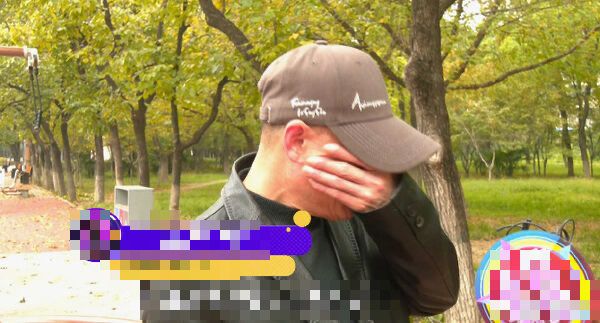 Người đàn ông đi khắp nơi suốt 2 thập kỷ để tìm lại mối tình đầu, vợ ủng hộ hết mình- Ảnh 1. Người đàn ông đi khắp nơi suốt 2 thập kỷ để tìm lại mối tình đầu, vợ ủng hộ hết mình- Ảnh 1.