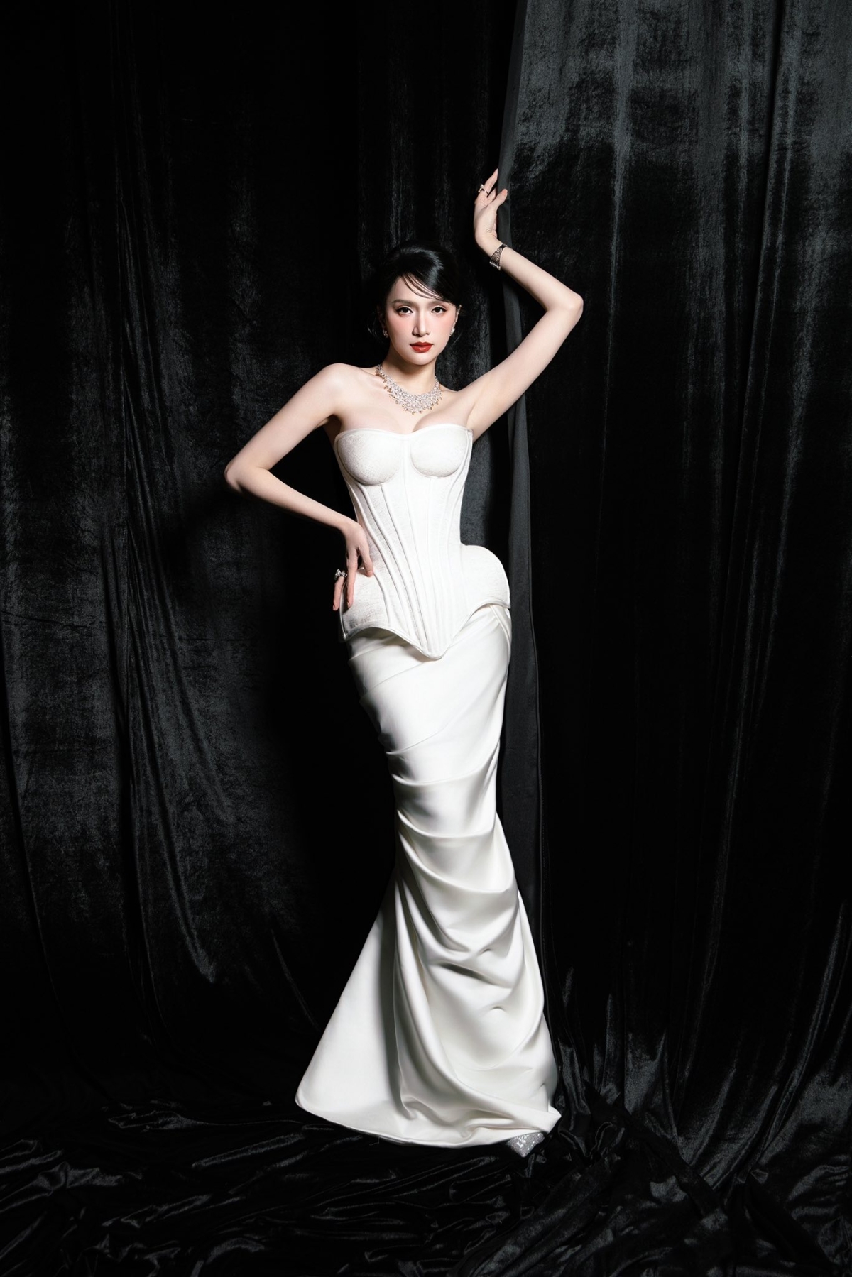 Hoa hậu Lương Thuỳ Linh xin lỗi Hương Giang- Ảnh 8. Hoa hậu Lương Thuỳ Linh xin lỗi Hương Giang- Ảnh 8.