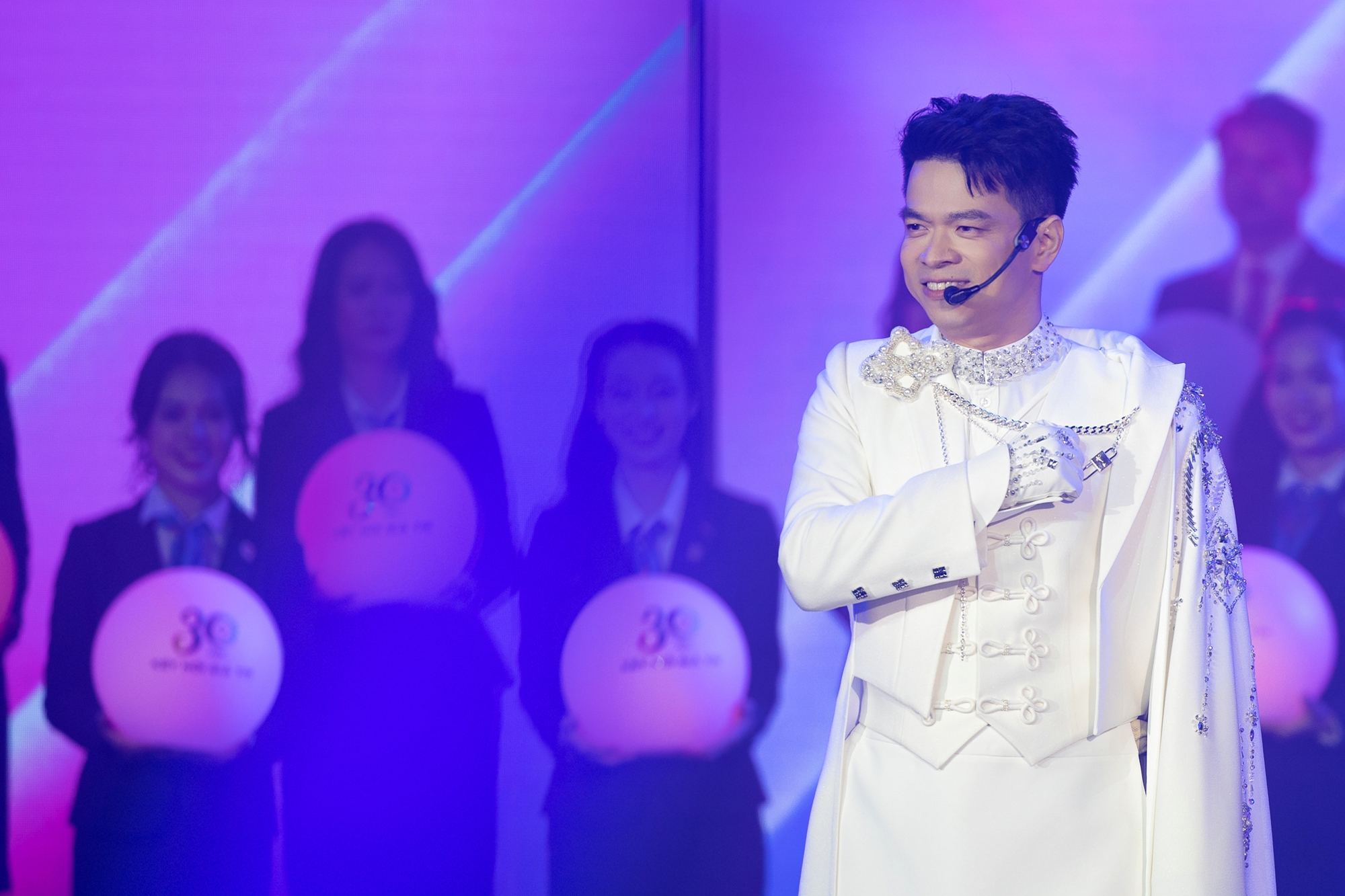 Profile &ldquo;kh&ocirc;ng phải dạng vừa&rdquo; của Chủ tịch ng&acirc;n h&agrave;ng mới &ldquo;debut&rdquo; c&ugrave;ng B&ugrave;i C&ocirc;ng Nam- Ảnh 2.