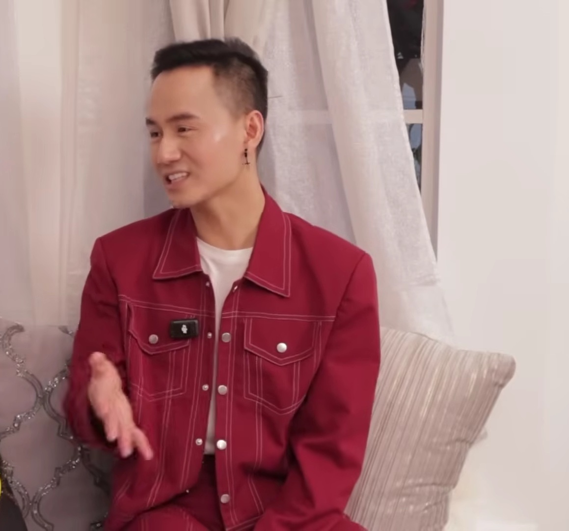 Nam ca sĩ bỏ việc ngân hàng: "Tôi không có tiền mua xe"- Ảnh 1.