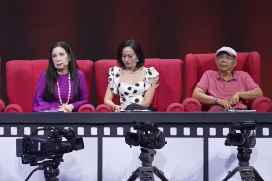 Nữ NSND 69 tuổi nổi giận nói thẳng đàn em ngay trên sóng truyền hình- Ảnh 1. Nữ NSND 69 tuổi nổi giận nói thẳng đàn em ngay trên sóng truyền hình- Ảnh 1.