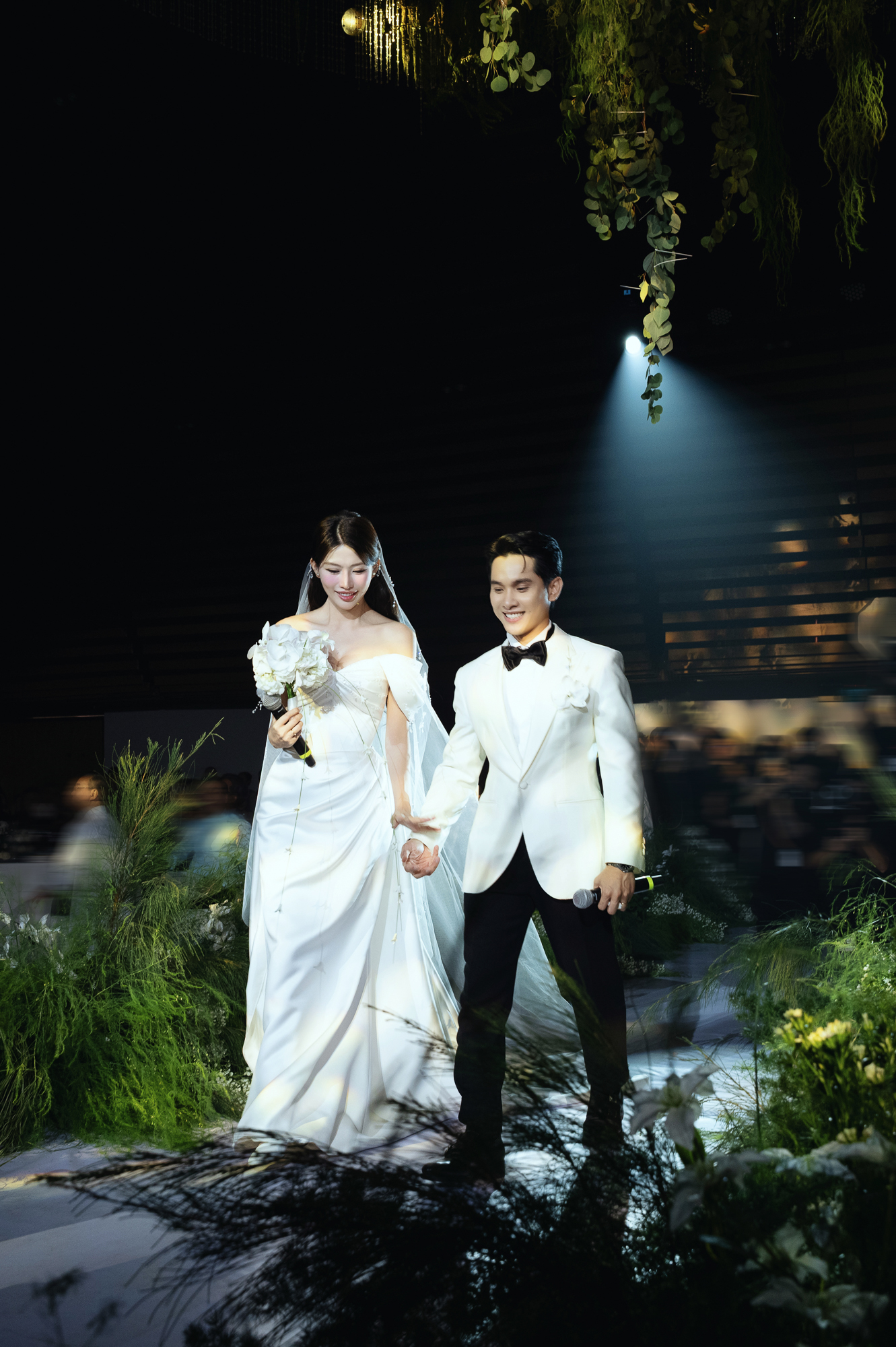 Nam ca sĩ xin xuất viện 3 tiếng h&aacute;t mừng đ&aacute;m cưới Chế Nguyễn Quỳnh Ch&acirc;u l&agrave; ai?- Ảnh 2.