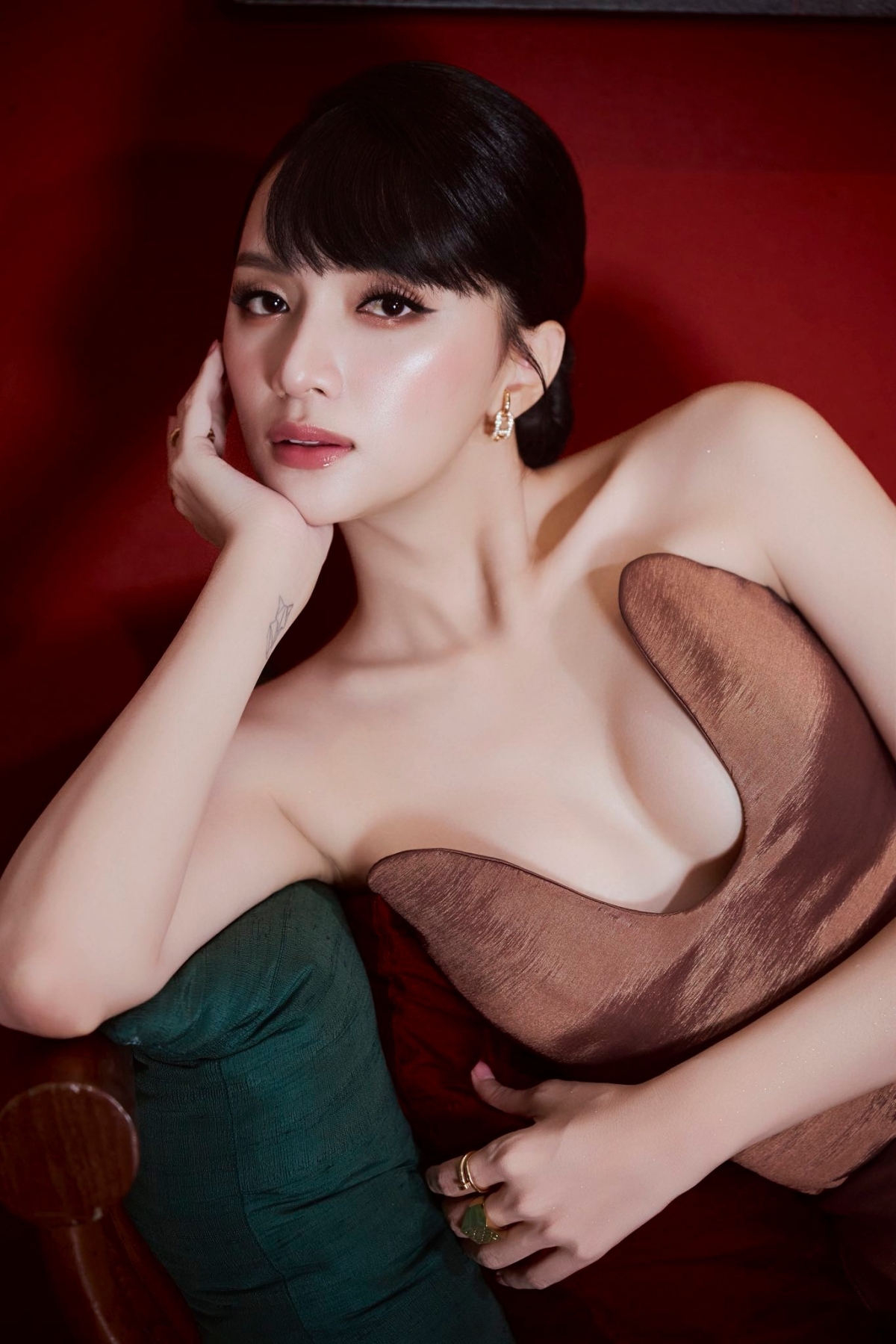 Hoa hậu Lương Thuỳ Linh xin lỗi Hương Giang- Ảnh 7. Hoa hậu Lương Thuỳ Linh xin lỗi Hương Giang- Ảnh 7.
