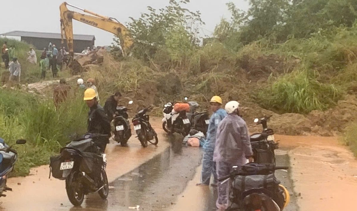 NÓNG: Đèo Đại Ninh bị sạt lở nghiêm trọng, Quốc lộ 28B chia cắt hoàn toàn- Ảnh 1. NÓNG: Đèo Đại Ninh bị sạt lở nghiêm trọng, Quốc lộ 28B chia cắt hoàn toàn- Ảnh 1.