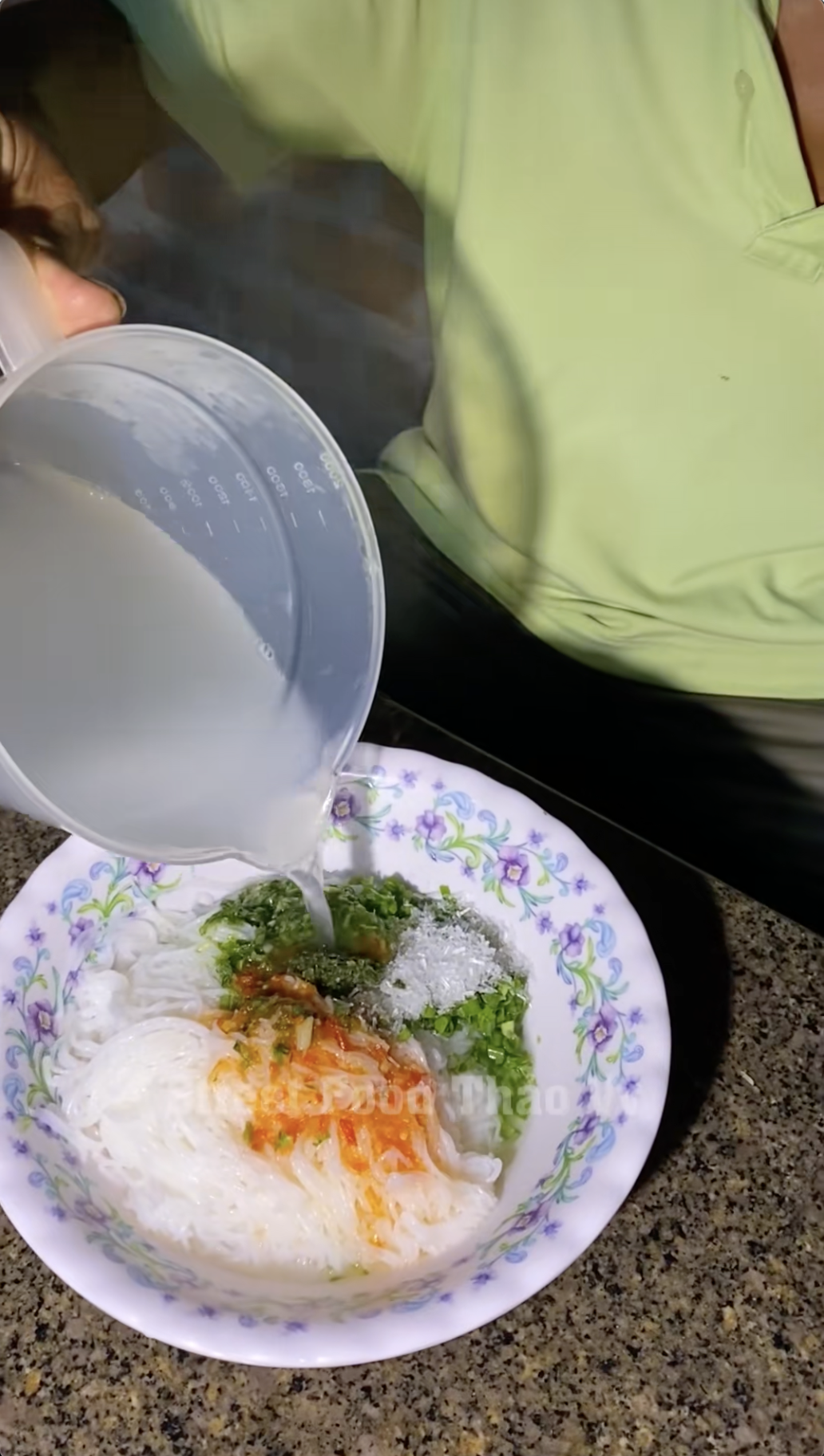 Sự thật đằng sau tô bún đắt nhất Việt Nam- Ảnh 2.