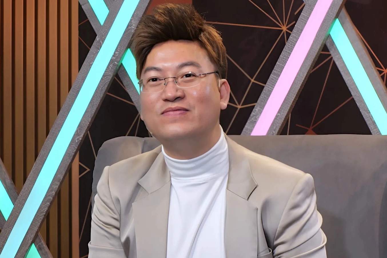 Sỹ Luân: “Tôi vẫn có tiền từ Trung tâm bảo vệ quyền tác giả”- Ảnh 2. Sỹ Luân: “Tôi vẫn có tiền từ Trung tâm bảo vệ quyền tác giả”- Ảnh 2.