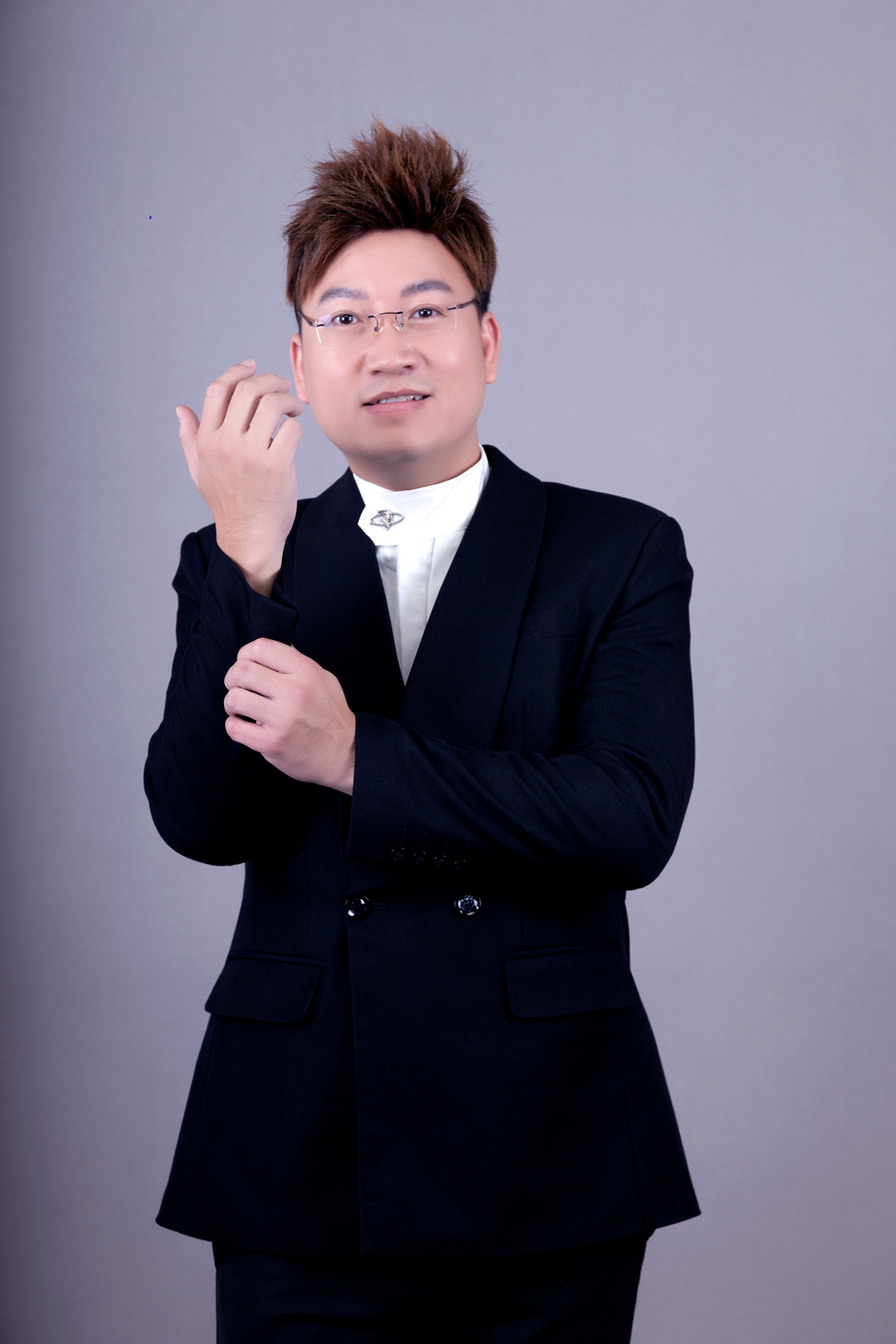 Sỹ Luân: “Tôi vẫn có tiền từ Trung tâm bảo vệ quyền tác giả”- Ảnh 1. Sỹ Luân: “Tôi vẫn có tiền từ Trung tâm bảo vệ quyền tác giả”- Ảnh 1.