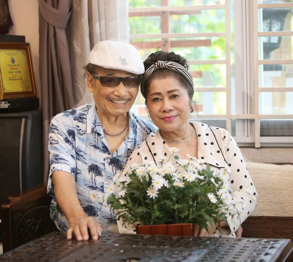 Chuyện tình của nam NSND U90 bị ung thư, nói với vợ "mình đừng bỏ tôi nhé"- Ảnh 2. Chuyện tình của nam NSND U90 bị ung thư, nói với vợ "mình đừng bỏ tôi nhé"- Ảnh 2.