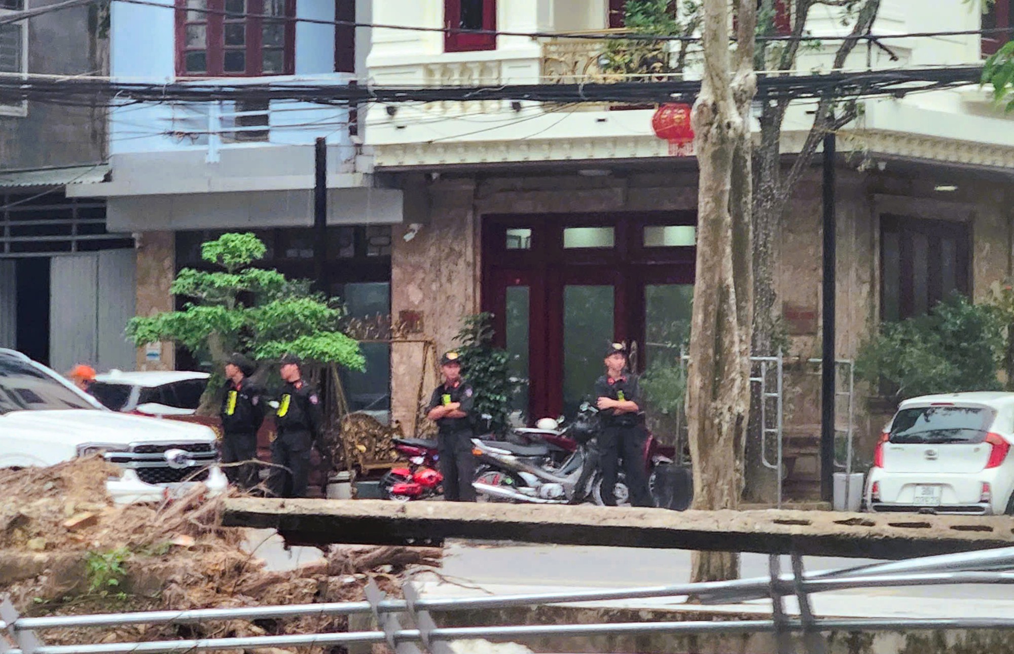 VIDEO: Công an xuất hiện tại nhà 1 doanh nhân có tiếng ở Thanh Hóa- Ảnh 7.