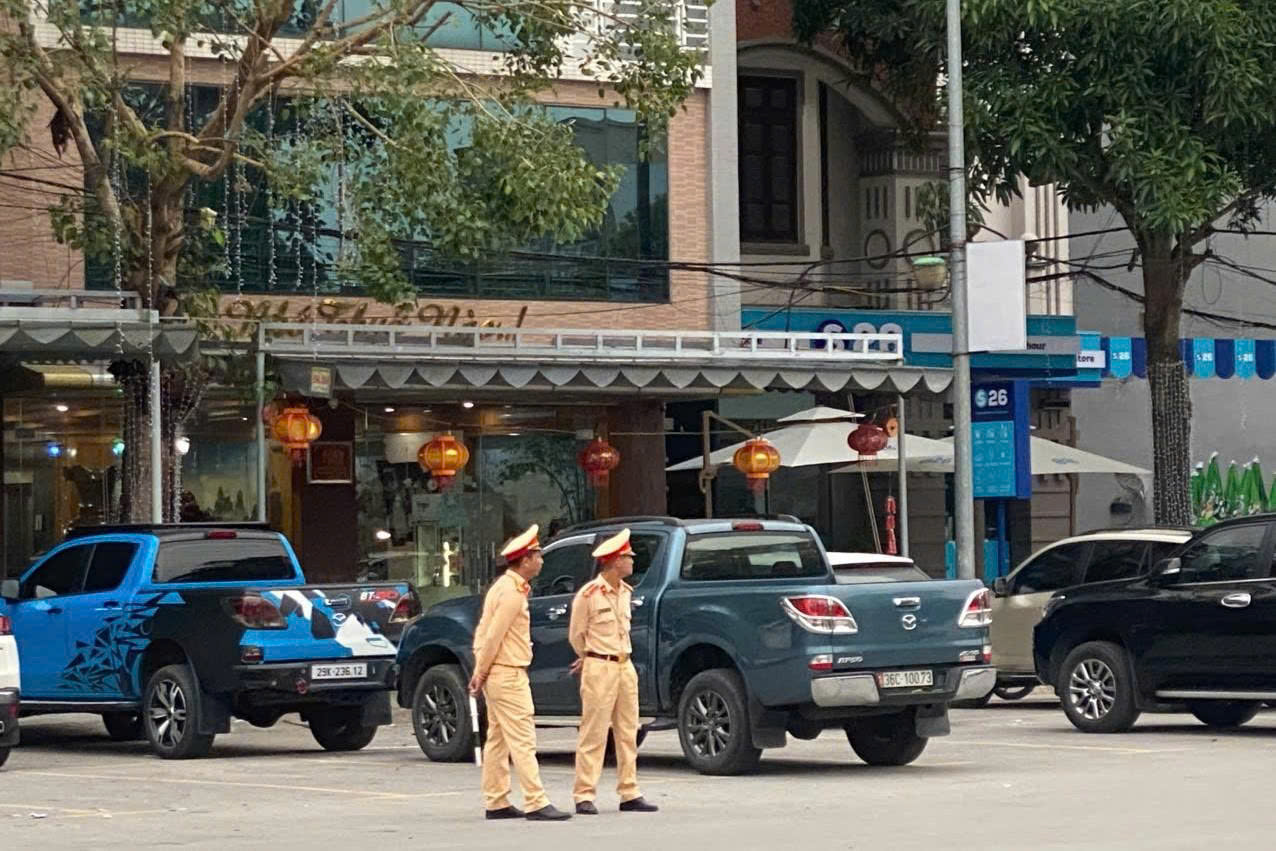VIDEO: Công an xuất hiện tại nhà 1 doanh nhân có tiếng ở Thanh Hóa- Ảnh 3.