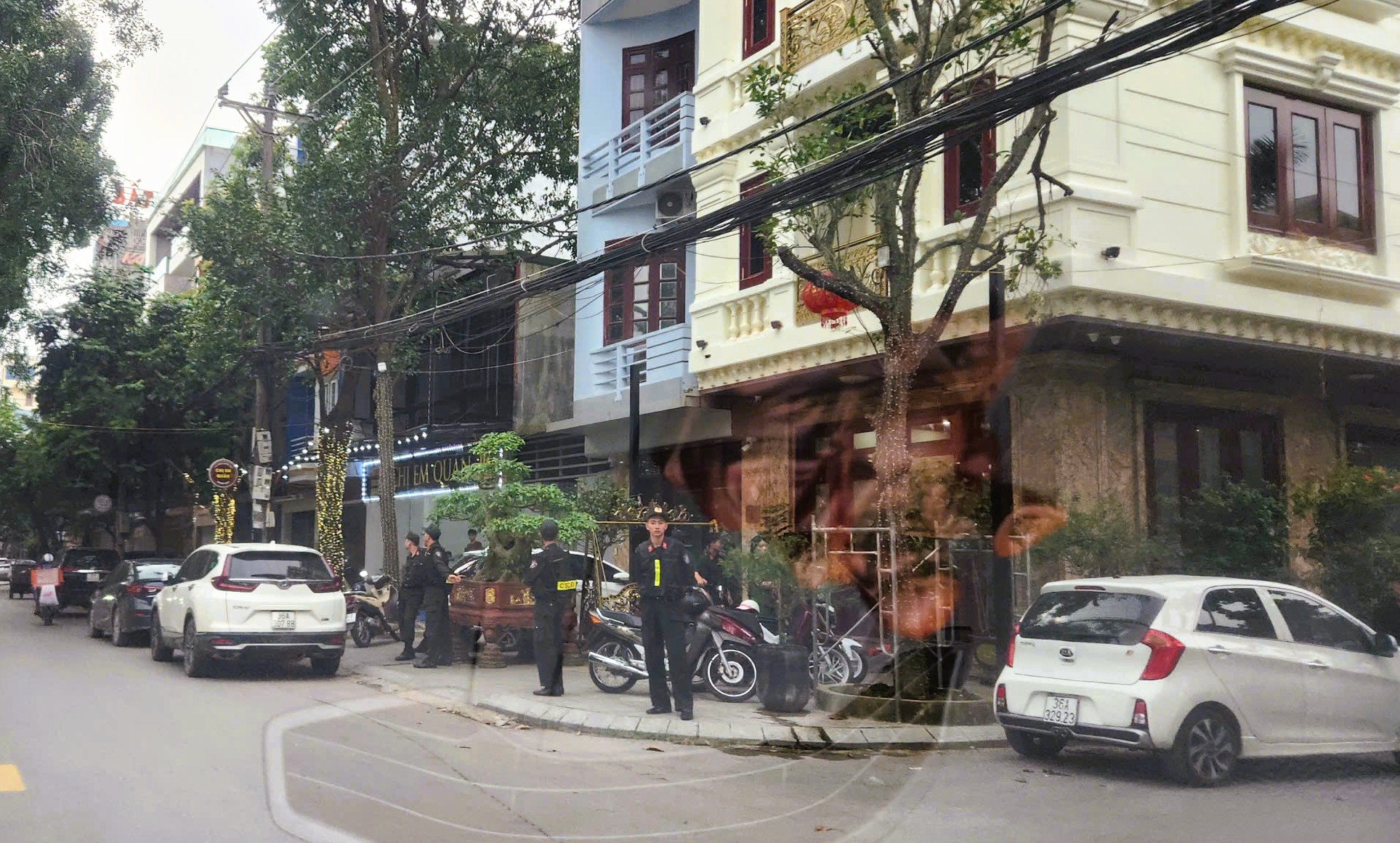 VIDEO: Công an xuất hiện tại nhà 1 doanh nhân có tiếng ở Thanh Hóa- Ảnh 6.