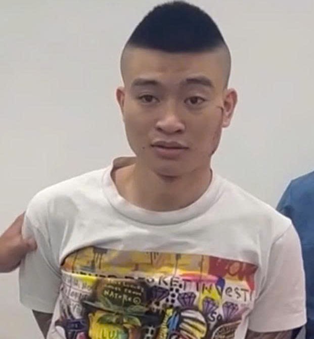 Giả vờ mua điện thoại rồi cướp giật, nam thanh niên vượt biên trốn truy nã- Ảnh 1.