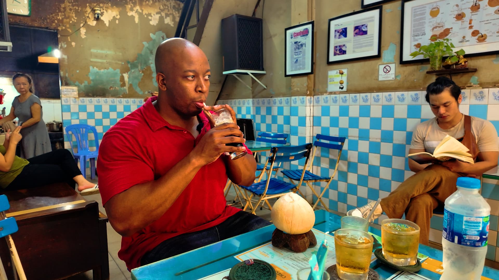 Ở Mỹ làm 40 giờ/tuần chỉ đủ 'sinh tồn', sang Việt Nam cựu binh Mỹ thành trung lưu: Đây mới là cuộc sống!- Ảnh 3. Ở Mỹ làm 40 giờ/tuần chỉ đủ 'sinh tồn', sang Việt Nam cựu binh Mỹ thành trung lưu: Đây mới là cuộc sống!- Ảnh 3.