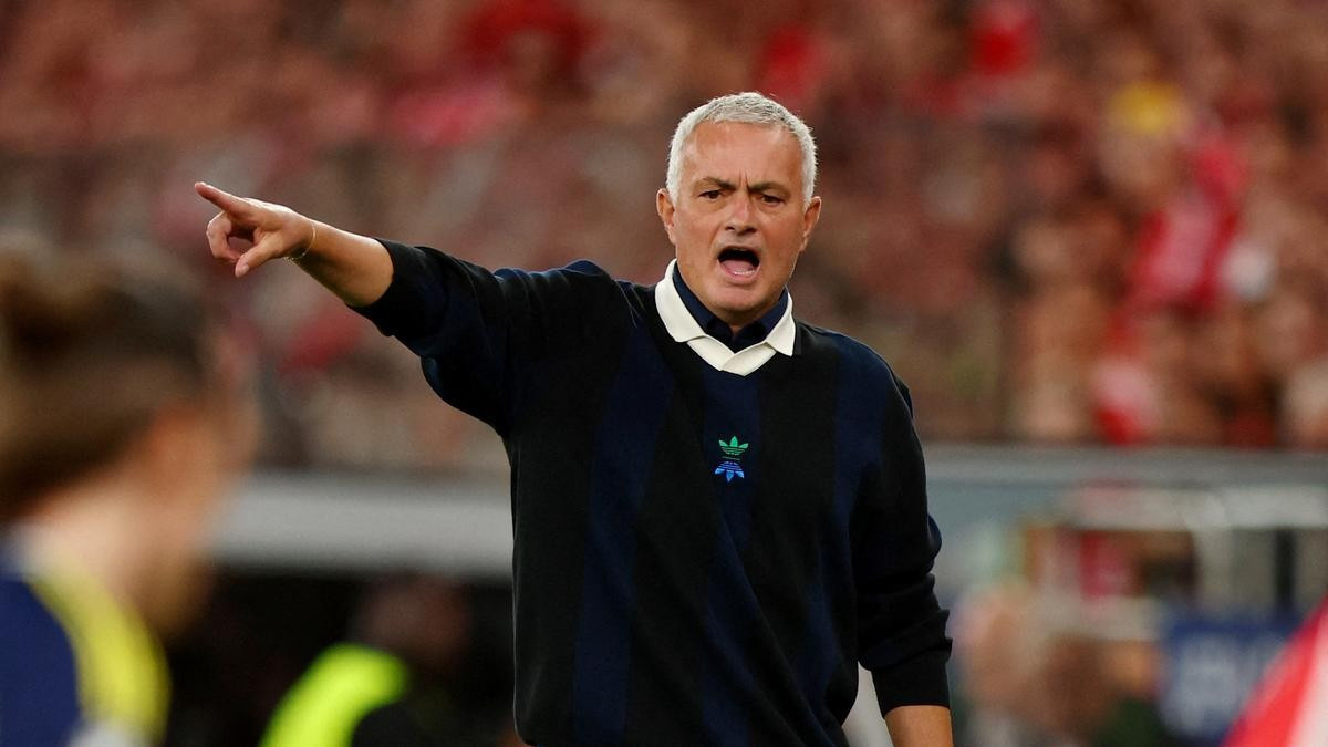 Hàng loạt trọng tài dính vào cá cược, Mourinho đã đúng về bóng đá Thổ Nhĩ Kỳ- Ảnh 2. Hàng loạt trọng tài dính vào cá cược, Mourinho đã đúng về bóng đá Thổ Nhĩ Kỳ- Ảnh 2.