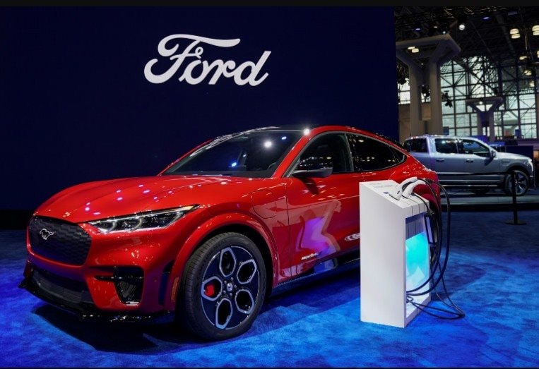 Ford đạt doanh thu kỷ lục 50 tỷ USD nhờ bán ô tô xăng- Ảnh 4.