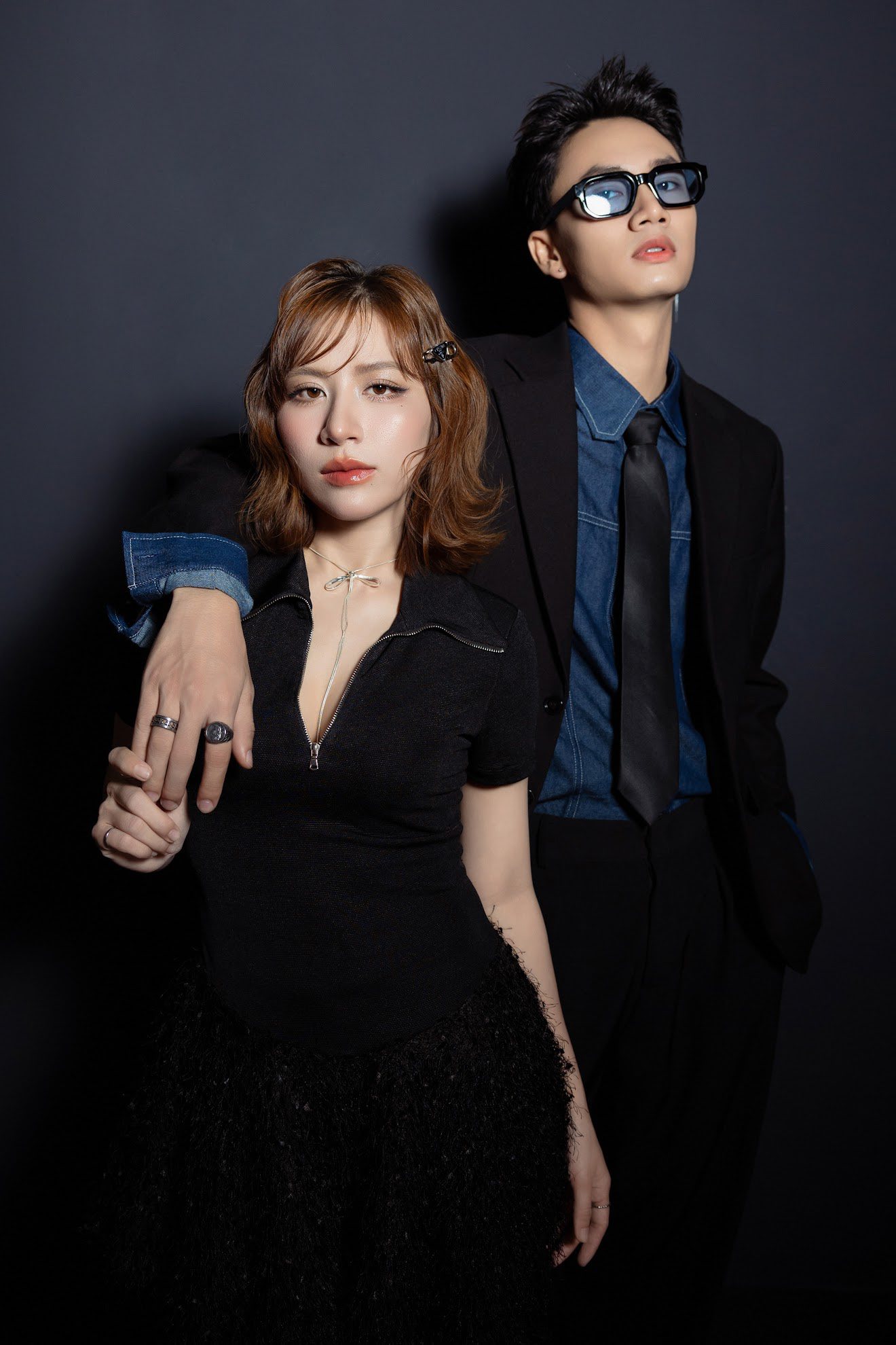 Bắt gặp cặp đôi Vbiz ngầm công khai tình cảm trước hàng trăm người, bảo sao bị đồn hẹn hò suốt 2 năm không dám cãi- Ảnh 3. Bắt gặp cặp đôi Vbiz ngầm công khai tình cảm trước hàng trăm người, bảo sao bị đồn hẹn hò suốt 2 năm không dám cãi- Ảnh 3.