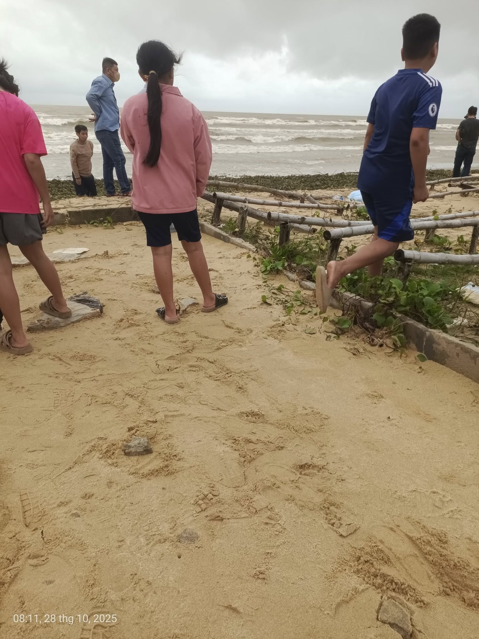 Thi thể trẻ sơ sinh trôi dạt vào bờ biển Đà Nẵng- Ảnh 1. Thi thể trẻ sơ sinh trôi dạt vào bờ biển Đà Nẵng- Ảnh 1.