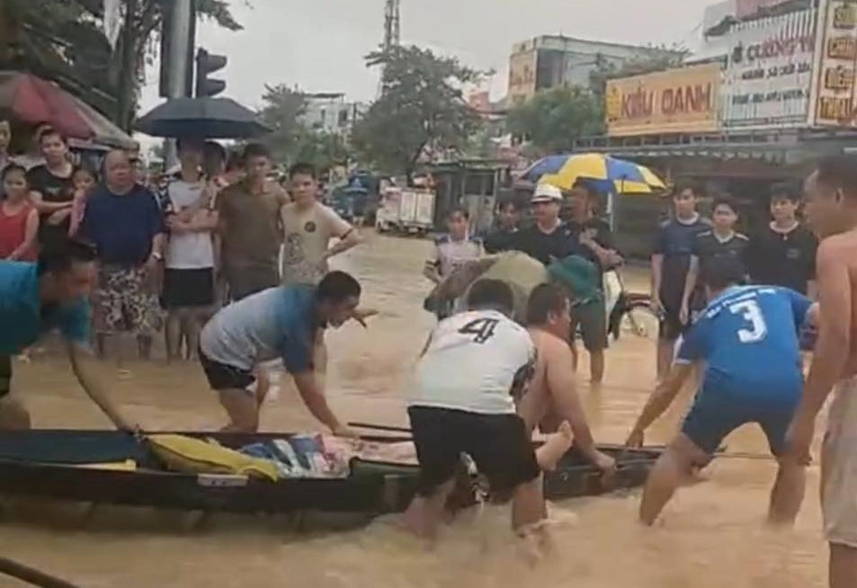 Vụ gia đình 8 người bị ngạt khí do máy phát điện ở Đà Nẵng: 4 người đã tử vong, trong đó có bé mới 5 tuổi- Ảnh 1. Vụ gia đình 8 người bị ngạt khí do máy phát điện ở Đà Nẵng: 4 người đã tử vong, trong đó có bé mới 5 tuổi- Ảnh 1.