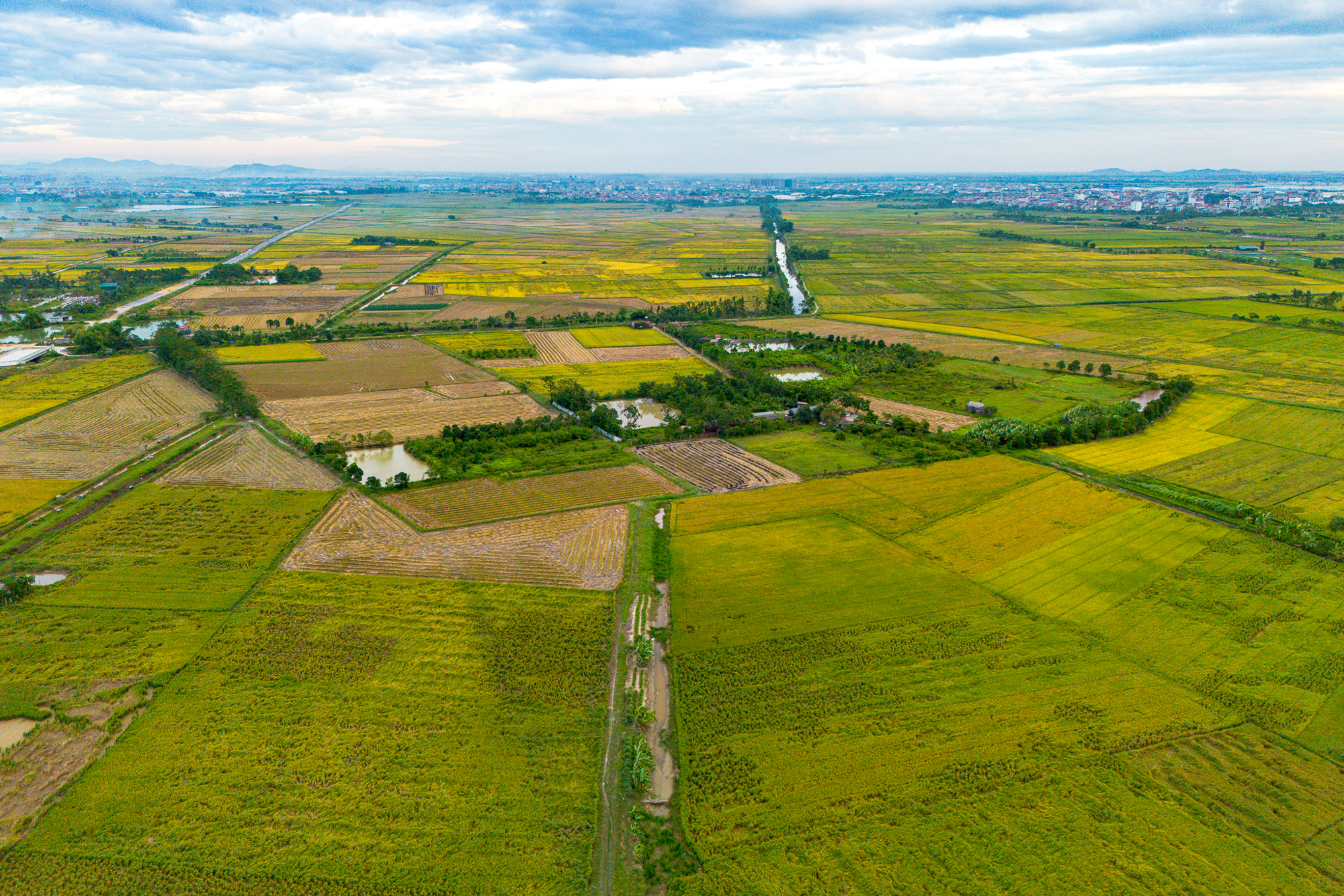 Toàn cảnh khu vực được đề xuất làm khu đô thị rộng gấp 3 lần quận Hoàn Kiếm tại tỉnh có loạt ông lớn Vingroup, Sun Group, T&T đang đầu tư - Ảnh 6. Toàn cảnh khu vực được đề xuất làm khu đô thị rộng gấp 3 lần quận Hoàn Kiếm tại tỉnh có loạt ông lớn Vingroup, Sun Group, T&T đang đầu tư - Ảnh 6.