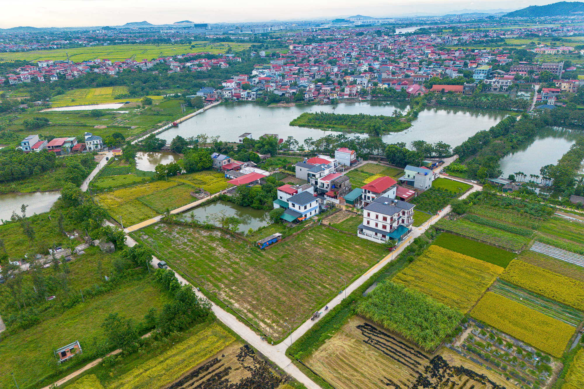 Toàn cảnh khu vực được đề xuất làm khu đô thị rộng gấp 3 lần quận Hoàn Kiếm tại tỉnh có loạt ông lớn Vingroup, Sun Group, T&T đang đầu tư - Ảnh 8. Toàn cảnh khu vực được đề xuất làm khu đô thị rộng gấp 3 lần quận Hoàn Kiếm tại tỉnh có loạt ông lớn Vingroup, Sun Group, T&T đang đầu tư - Ảnh 8.