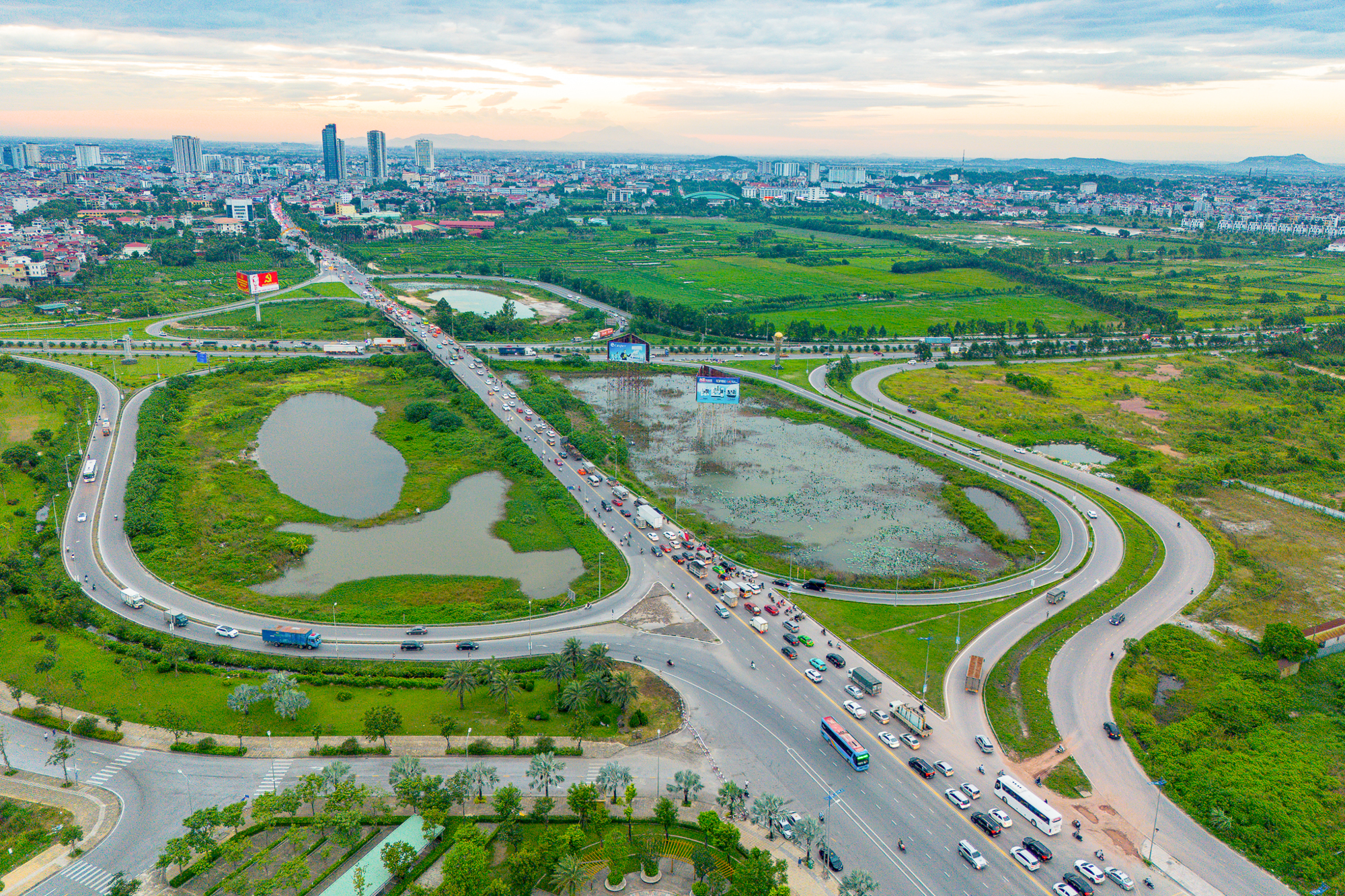 Toàn cảnh khu vực được đề xuất làm khu đô thị rộng gấp 3 lần quận Hoàn Kiếm tại tỉnh có loạt ông lớn Vingroup, Sun Group, T&T đang đầu tư - Ảnh 9. Toàn cảnh khu vực được đề xuất làm khu đô thị rộng gấp 3 lần quận Hoàn Kiếm tại tỉnh có loạt ông lớn Vingroup, Sun Group, T&T đang đầu tư - Ảnh 9.