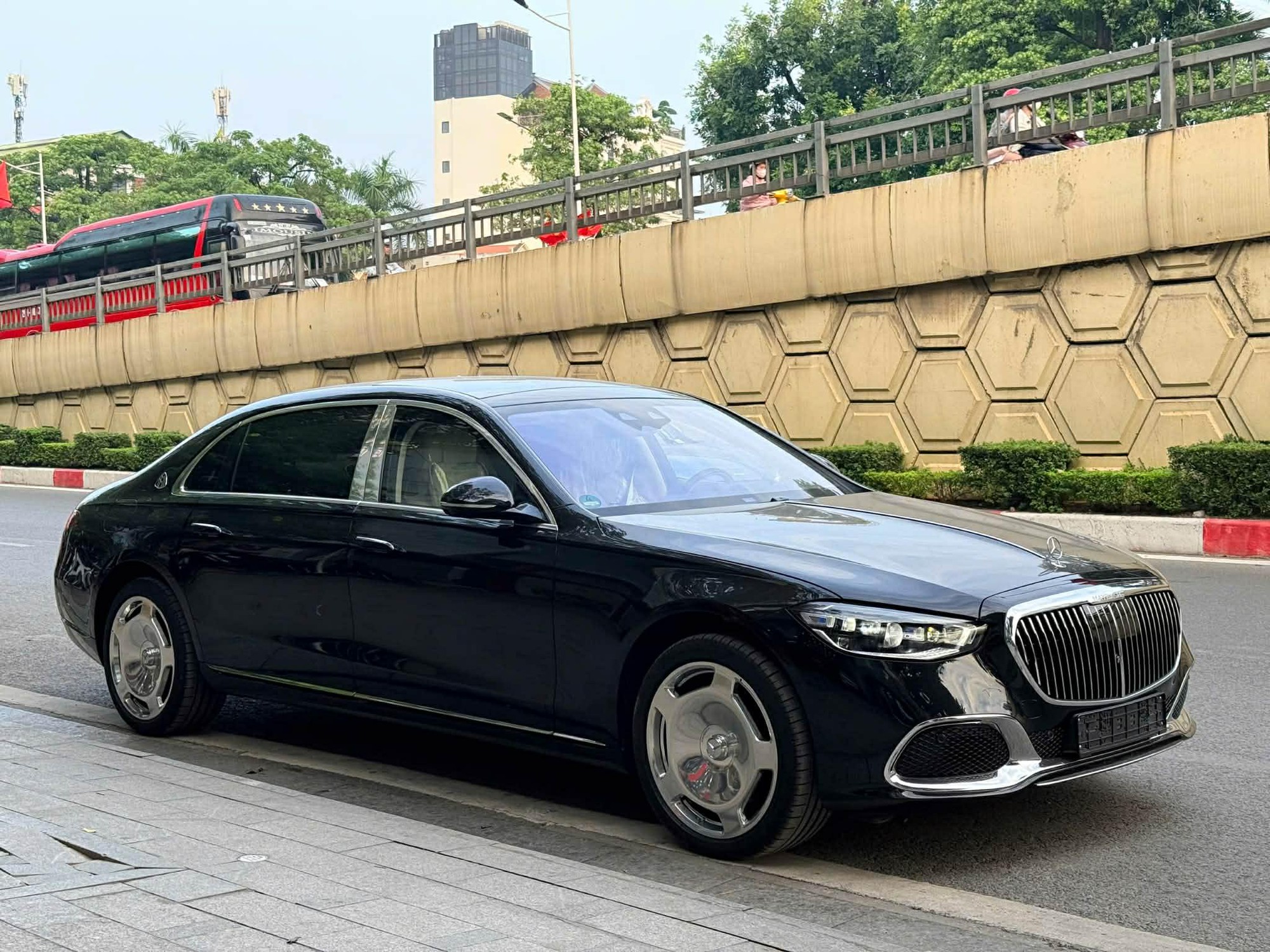 Mercedes-Maybach S 580 rao bán 11 tỷ đồng: Rẻ hơn lúc mới về 6 tỷ đồng, sản xuất năm 2022 nhưng chưa qua sử dụng- Ảnh 2.