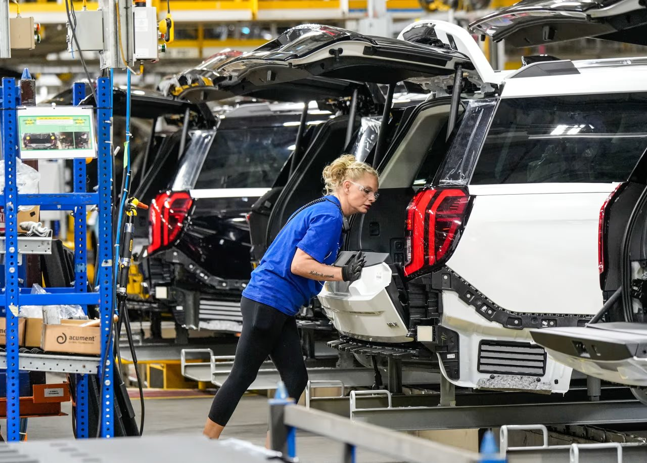 Ford đạt doanh thu kỷ lục 50 tỷ USD nhờ bán ô tô xăng- Ảnh 3.