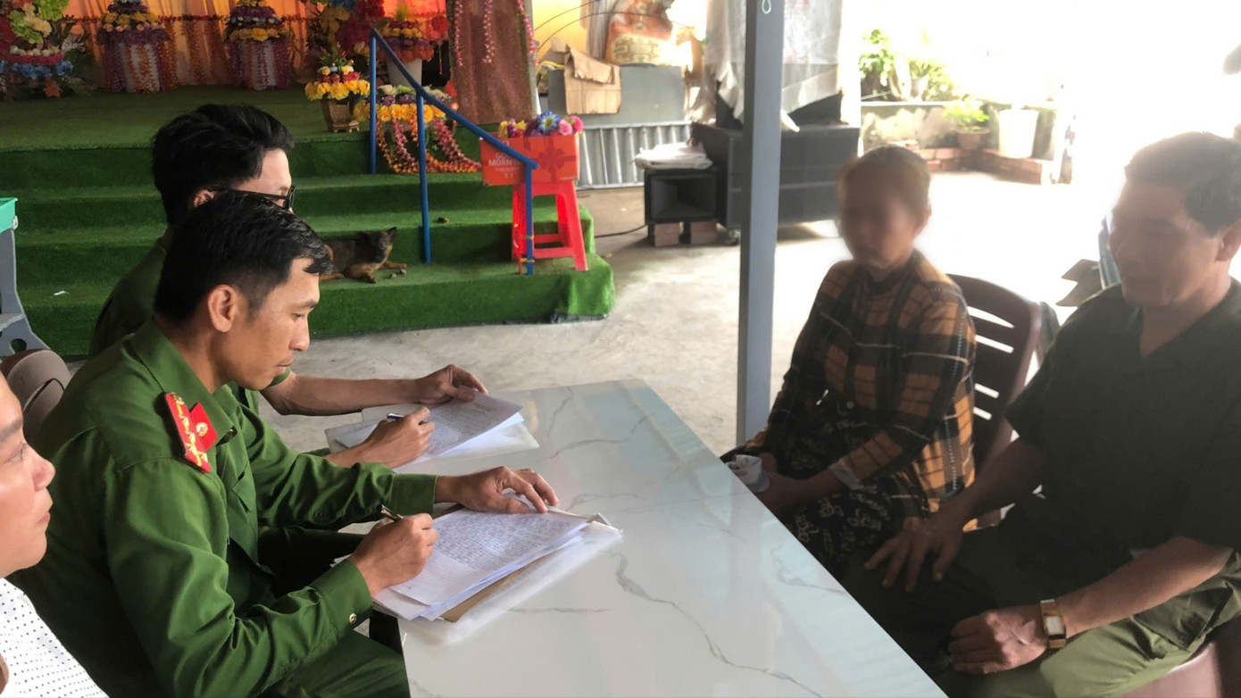 Bé gái 6 tuổi bị đánh đập vì cha 'quên' gửi tiền cho người chăm sóc- Ảnh 1.