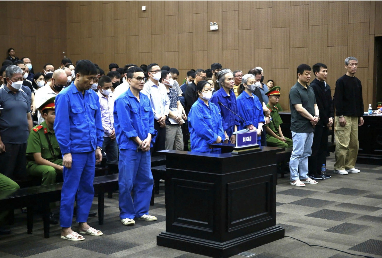 Vụ đánh bạc ở khách sạn Pullman: Ca sĩ Vũ Ngọc Hà xuất hiện tại tòa với tư cách bị cáo- Ảnh 1. Vụ đánh bạc ở khách sạn Pullman: Ca sĩ Vũ Ngọc Hà xuất hiện tại tòa với tư cách bị cáo- Ảnh 1.