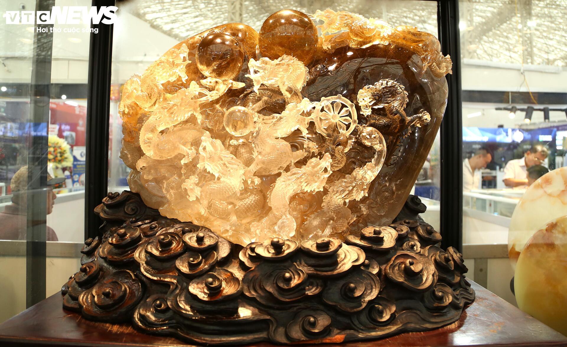 Những siêu phẩm đá quý tiền tỷ ở Hội chợ Mùa thu lần thứ nhất 2025- Ảnh 2. Những siêu phẩm đá quý tiền tỷ ở Hội chợ Mùa thu lần thứ nhất 2025- Ảnh 2.