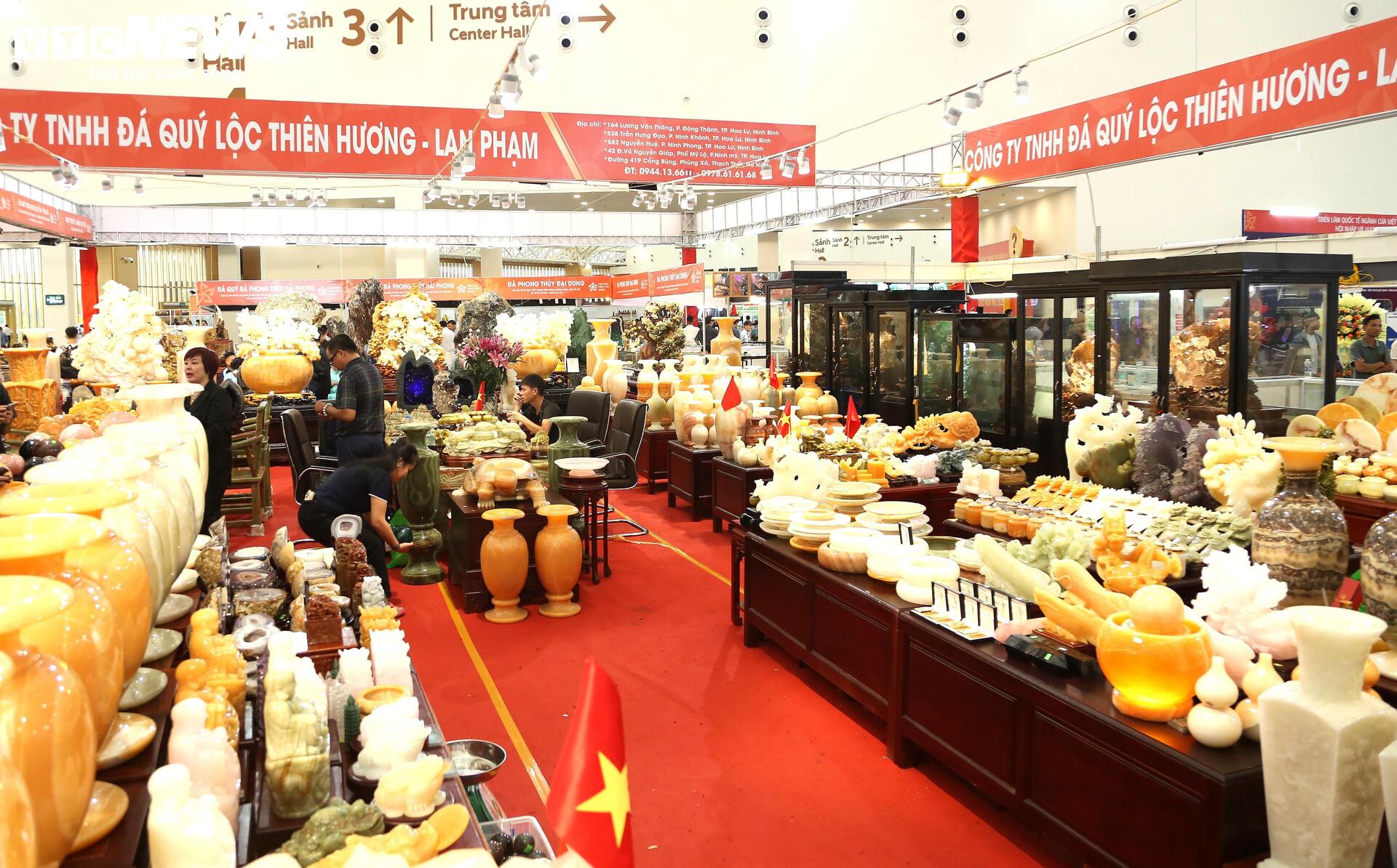 Những siêu phẩm đá quý tiền tỷ ở Hội chợ Mùa thu lần thứ nhất 2025- Ảnh 1. Những siêu phẩm đá quý tiền tỷ ở Hội chợ Mùa thu lần thứ nhất 2025- Ảnh 1.