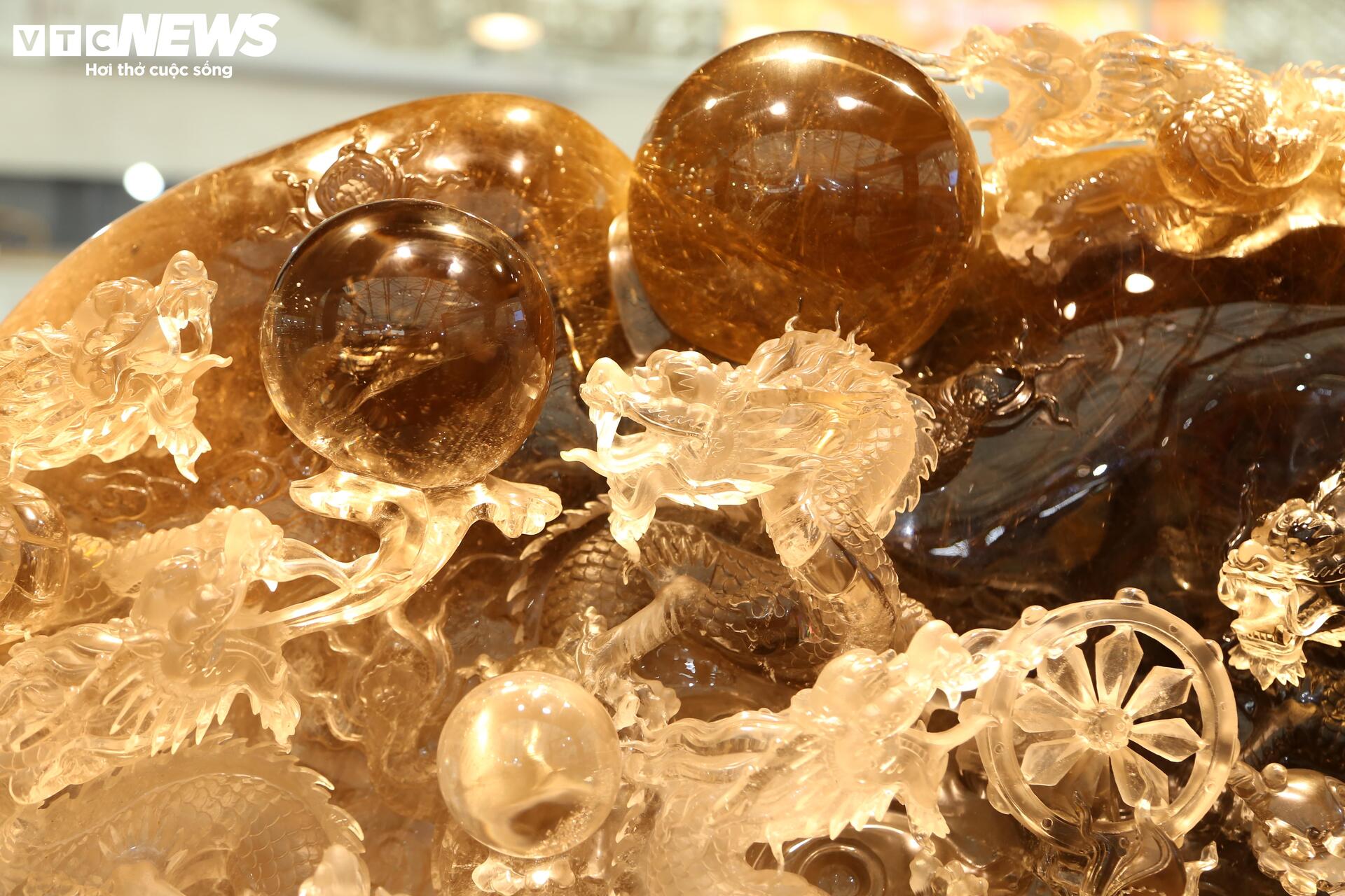 Những siêu phẩm đá quý tiền tỷ ở Hội chợ Mùa thu lần thứ nhất 2025- Ảnh 3. Những siêu phẩm đá quý tiền tỷ ở Hội chợ Mùa thu lần thứ nhất 2025- Ảnh 3.