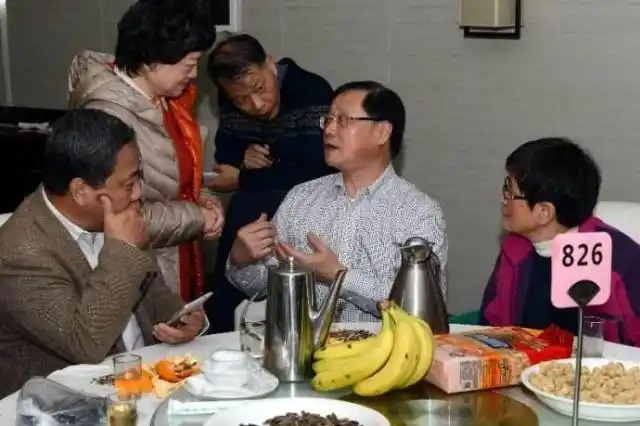 Đi họp lớp, lớp trưởng ngỏ ý mượn hơn 700 triệu: Chỉ một người đồng ý còn lại lần lượt bỏ về, nửa năm sau ai cũng hối hận- Ảnh 3. Đi họp lớp, lớp trưởng ngỏ ý mượn hơn 700 triệu: Chỉ một người đồng ý còn lại lần lượt bỏ về, nửa năm sau ai cũng hối hận- Ảnh 3.