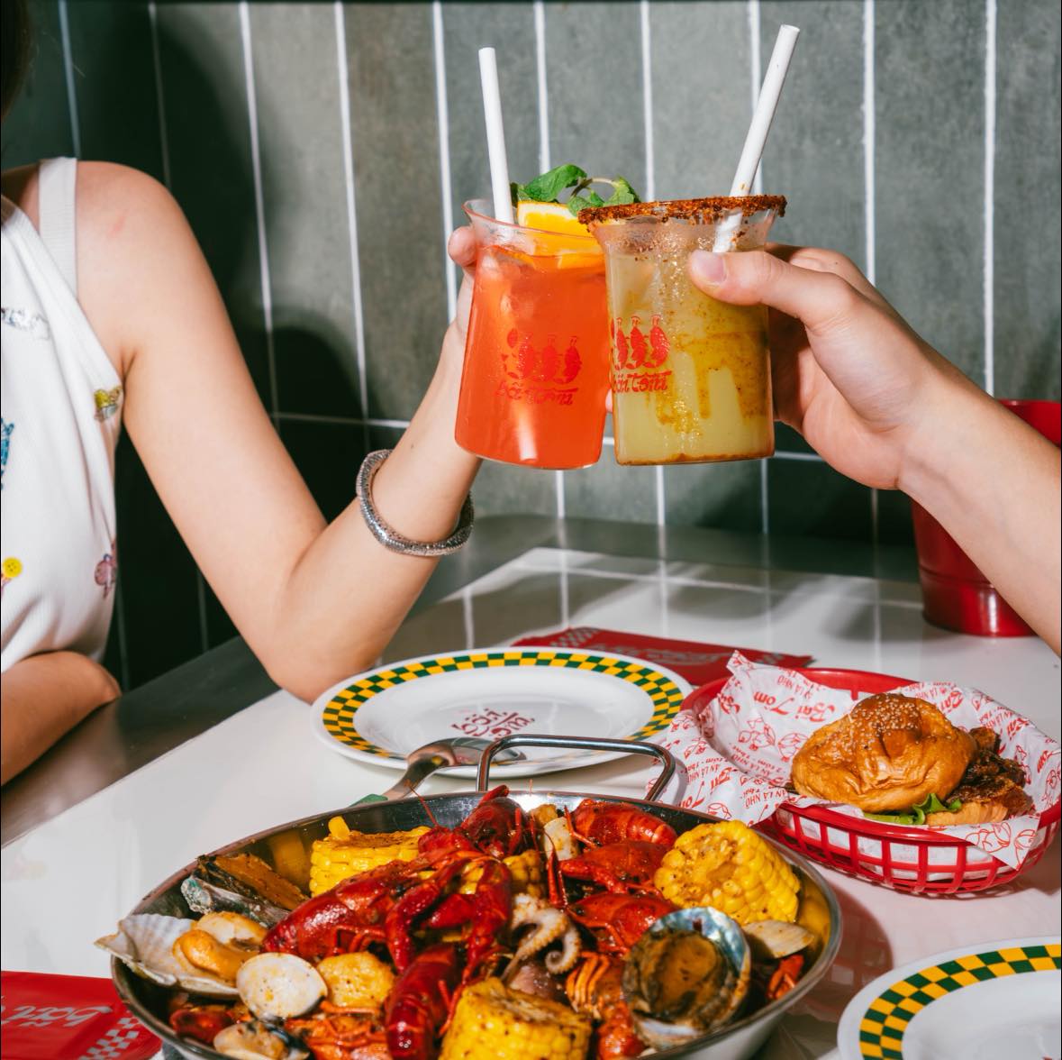 Vì sao Bãi Tôm viral khắp TikTok mà vẫn không  Vì sao Bãi Tôm viral khắp TikTok mà vẫn không