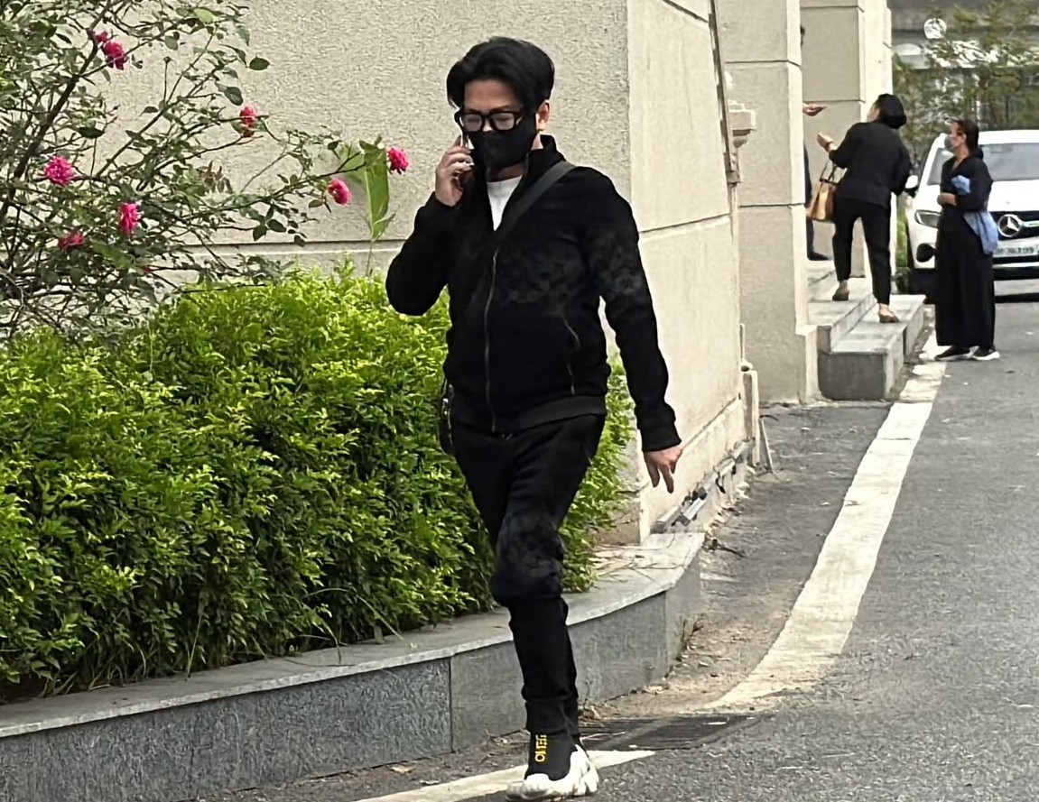 Vụ đánh bạc ở khách sạn Pullman: Ca sĩ Vũ Ngọc Hà xuất hiện tại tòa với tư cách bị cáo- Ảnh 3. Vụ đánh bạc ở khách sạn Pullman: Ca sĩ Vũ Ngọc Hà xuất hiện tại tòa với tư cách bị cáo- Ảnh 3.