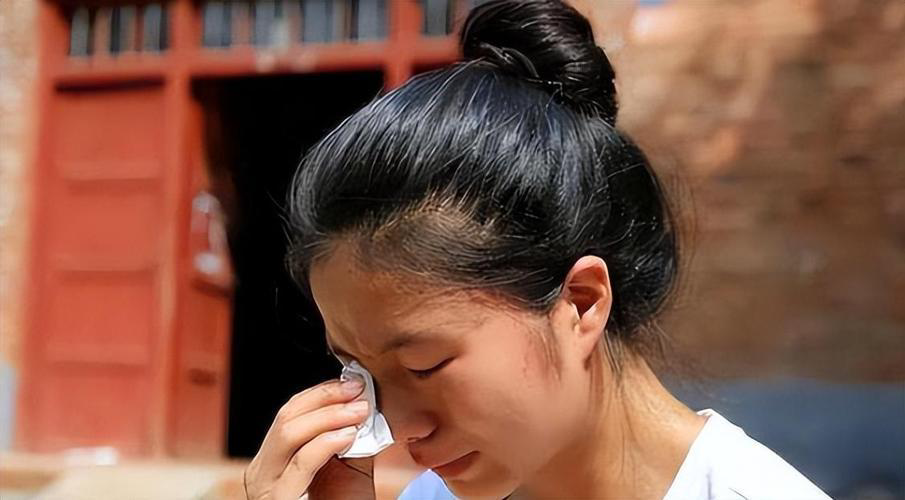 Nữ sinh thi trượt đại học, ở nhà ăn bám 7 năm: Đến khi mất, bố mẹ mới phát hiện sự thật rùng mình- Ảnh 2.