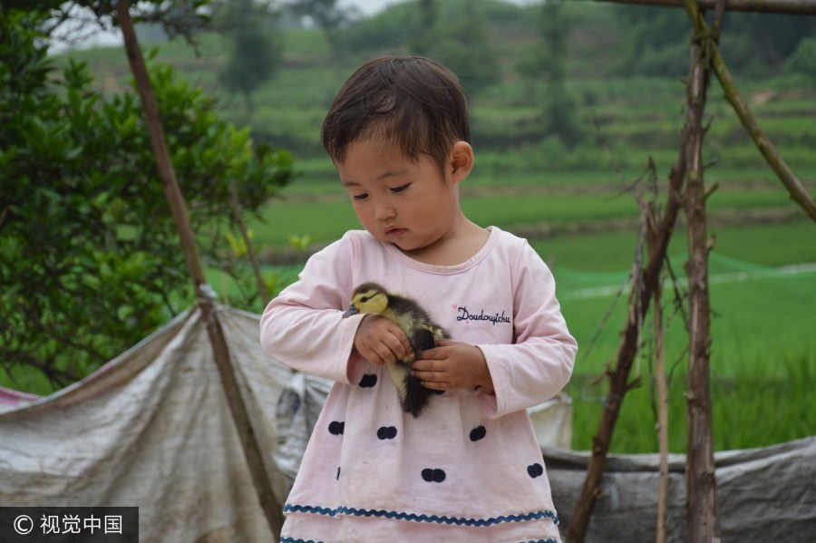 C&ocirc; b&eacute; 2 tuổi từng nằm dưới mộ mỗi ng&agrave;y để "l&agrave;m quen với c&aacute;i chết" hiện tại ra sao?- Ảnh 2.