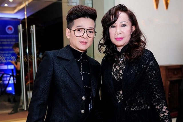 Vũ Hà và vợ hơn 8 tuổi: Luôn hôn nhau trước khi ra khỏi nhà, sống chung hơn 3 thập kỷ chưa có con- Ảnh 4. Vũ Hà và vợ hơn 8 tuổi: Luôn hôn nhau trước khi ra khỏi nhà, sống chung hơn 3 thập kỷ chưa có con- Ảnh 4.