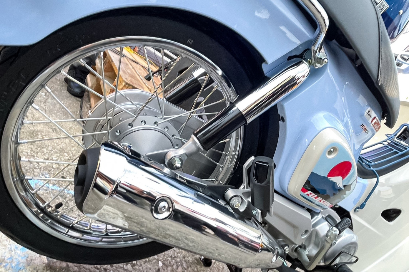 Cận cảnh Honda Super Cub phi&ecirc;n bản giới hạn 500 chiếc vừa tr&igrave;nh l&agrave;ng- Ảnh 9.