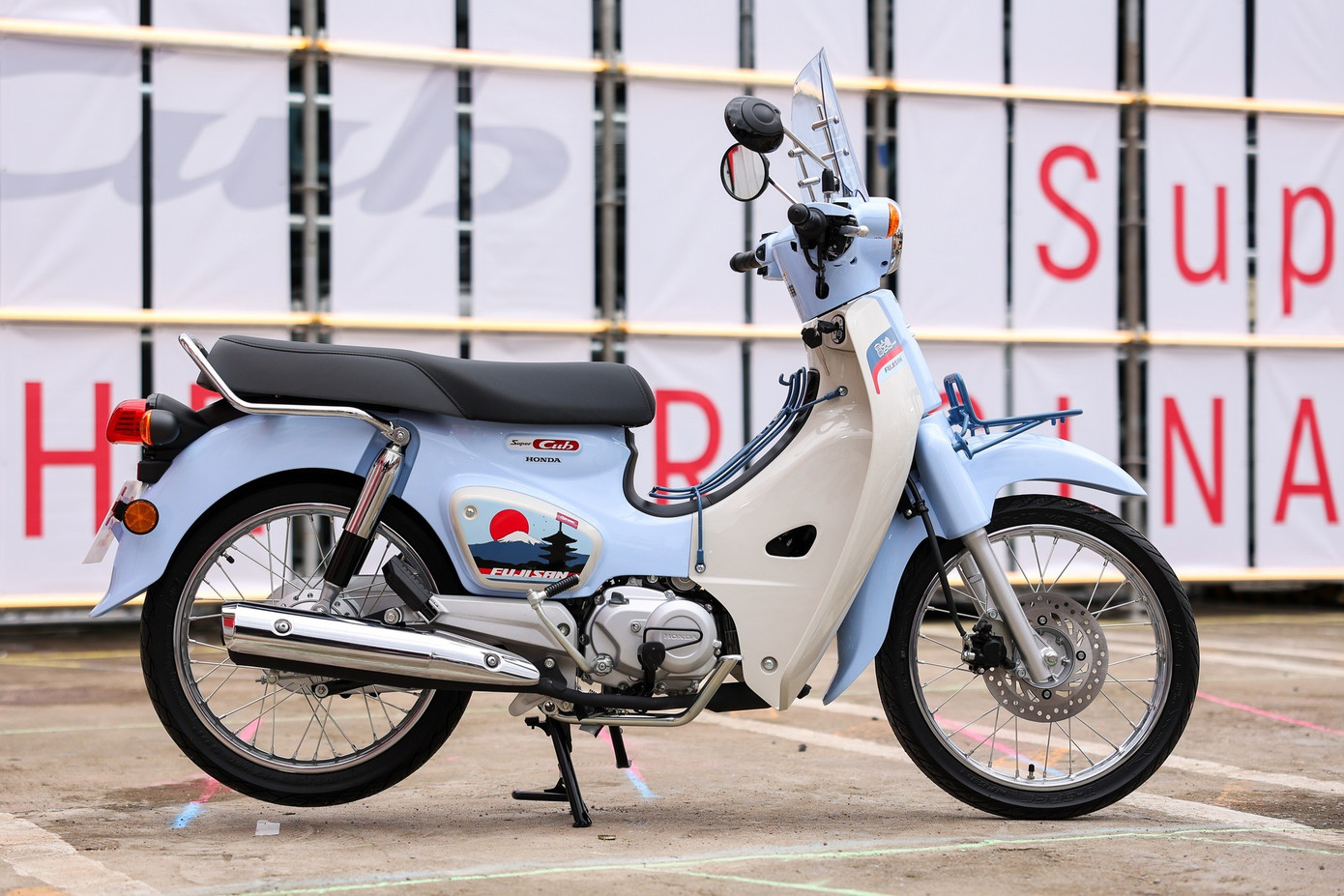 Cận cảnh Honda Super Cub phi&ecirc;n bản giới hạn 500 chiếc vừa tr&igrave;nh l&agrave;ng- Ảnh 7.
