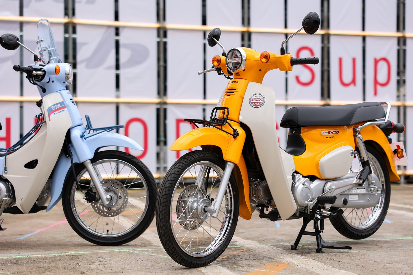 Cận cảnh Honda Super Cub phi&ecirc;n bản giới hạn 500 chiếc vừa tr&igrave;nh l&agrave;ng- Ảnh 1.