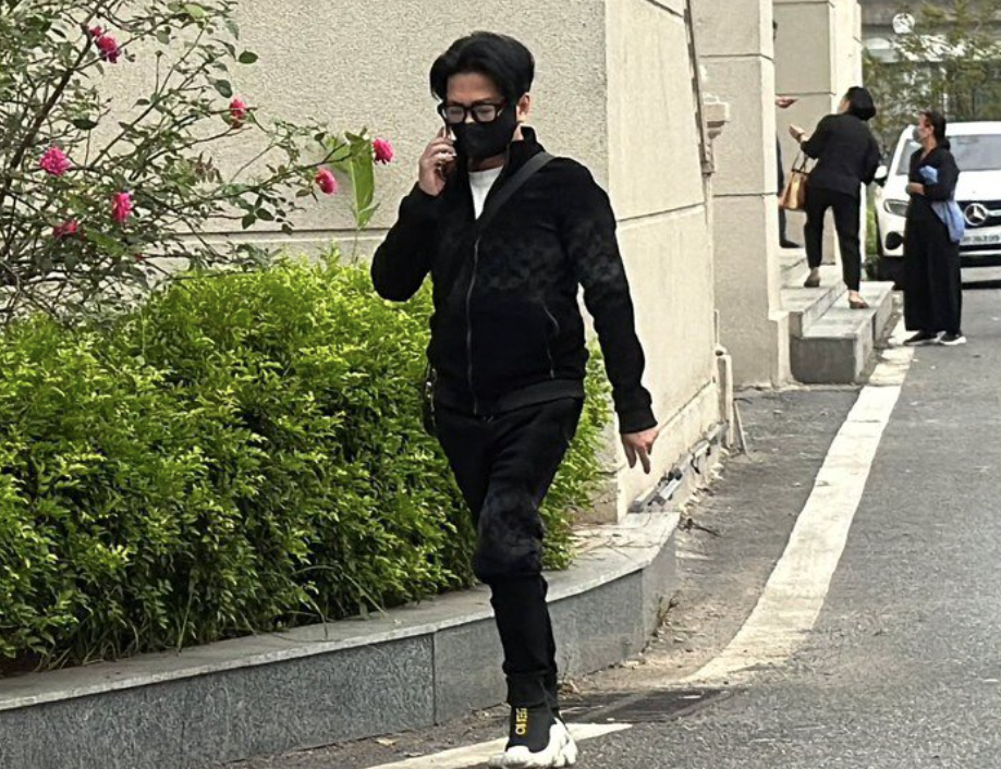 Quá khứ của nam ca sĩ dính líu vụ đánh bạc hơn 2.600 tỷ tại khách sạn Pullman: Cát xê tính bằng vàng gây sốc- Ảnh 2.