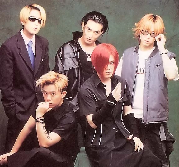 Cấm sóng nam ca sĩ 3 năm vì tội cờ bạc trái phép- Ảnh 3.