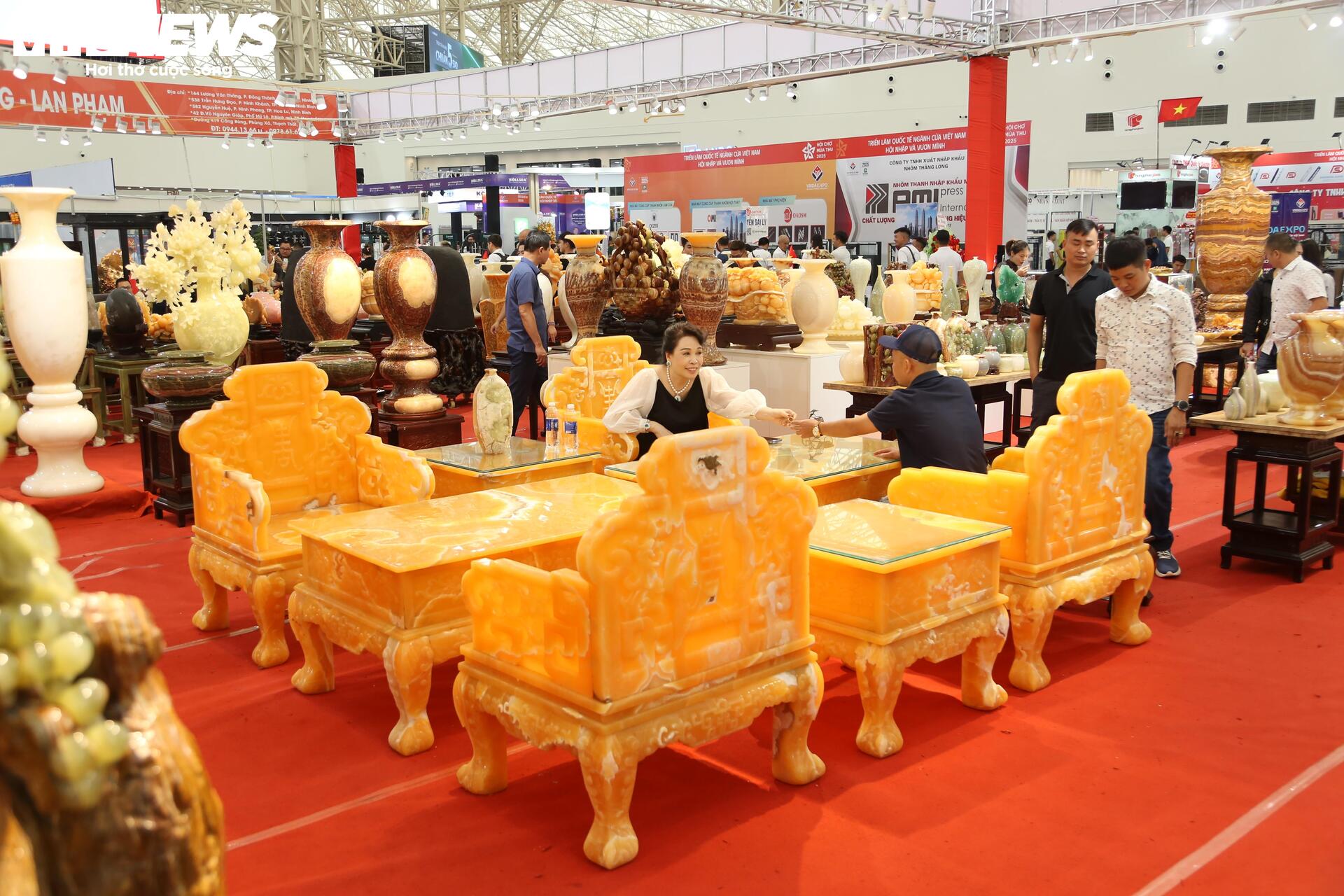 Những siêu phẩm đá quý tiền tỷ ở Hội chợ Mùa thu lần thứ nhất 2025- Ảnh 10. Những siêu phẩm đá quý tiền tỷ ở Hội chợ Mùa thu lần thứ nhất 2025- Ảnh 10.