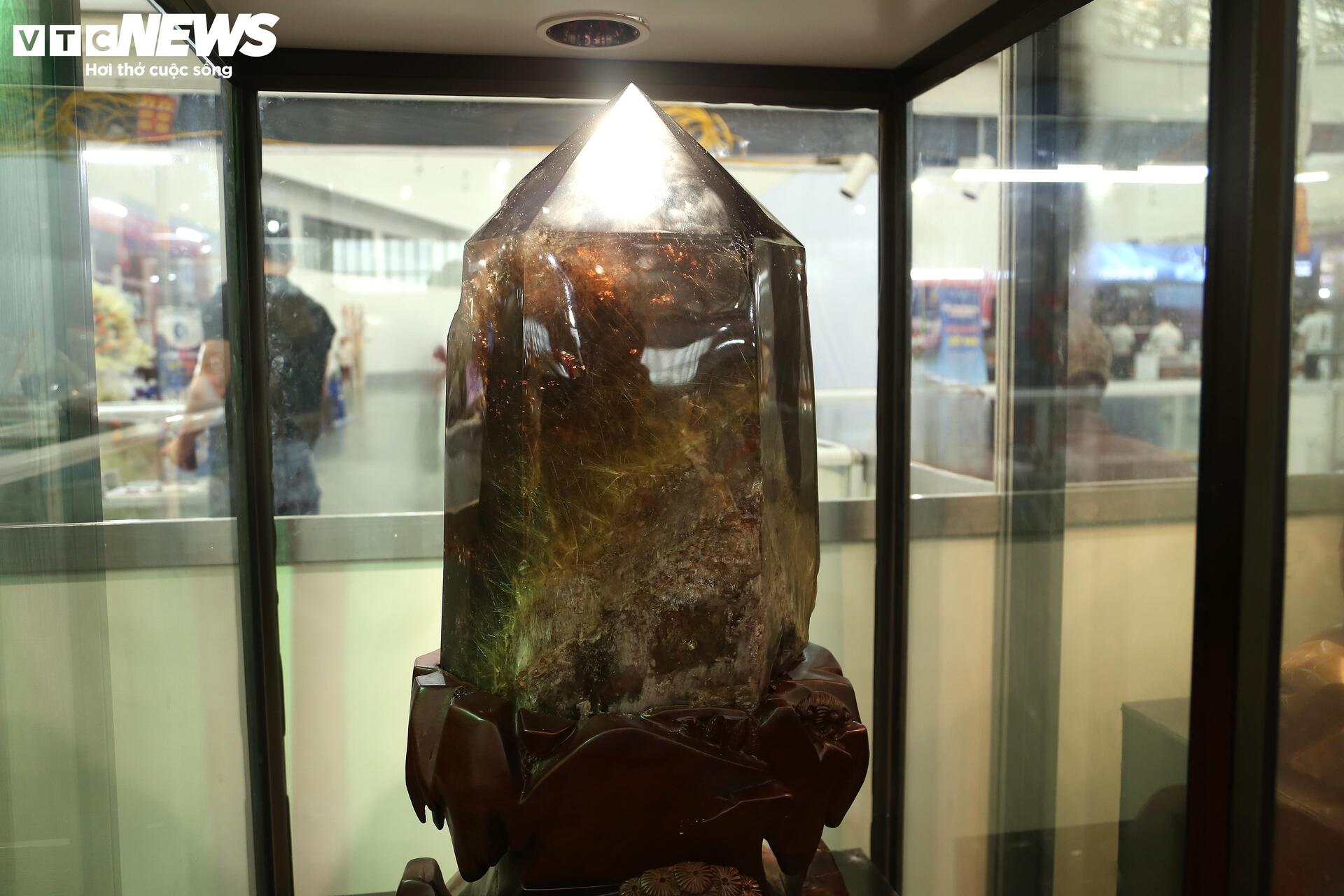 Những siêu phẩm đá quý tiền tỷ ở Hội chợ Mùa thu lần thứ nhất 2025- Ảnh 8. Những siêu phẩm đá quý tiền tỷ ở Hội chợ Mùa thu lần thứ nhất 2025- Ảnh 8.