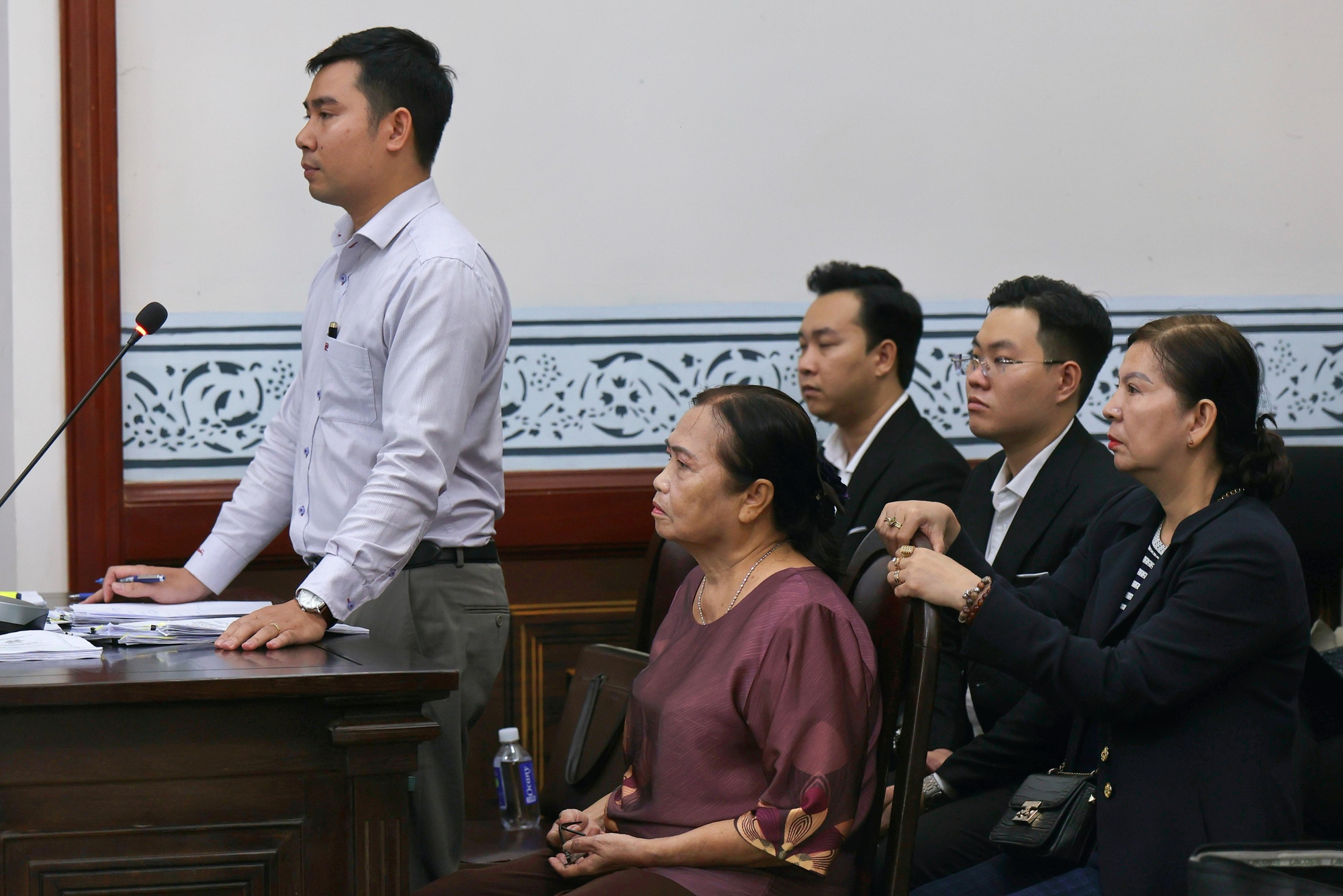 Vì sao mẹ nghệ sĩ Đức Tiến không có tên trong di chúc ở Mỹ vẫn được chia di sản?- Ảnh 2. Vì sao mẹ nghệ sĩ Đức Tiến không có tên trong di chúc ở Mỹ vẫn được chia di sản?- Ảnh 2.