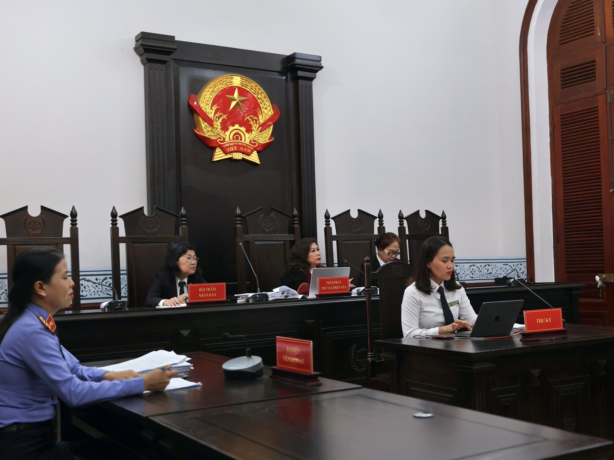 Vì sao mẹ nghệ sĩ Đức Tiến không có tên trong di chúc ở Mỹ vẫn được chia di sản?- Ảnh 1. Vì sao mẹ nghệ sĩ Đức Tiến không có tên trong di chúc ở Mỹ vẫn được chia di sản?- Ảnh 1.