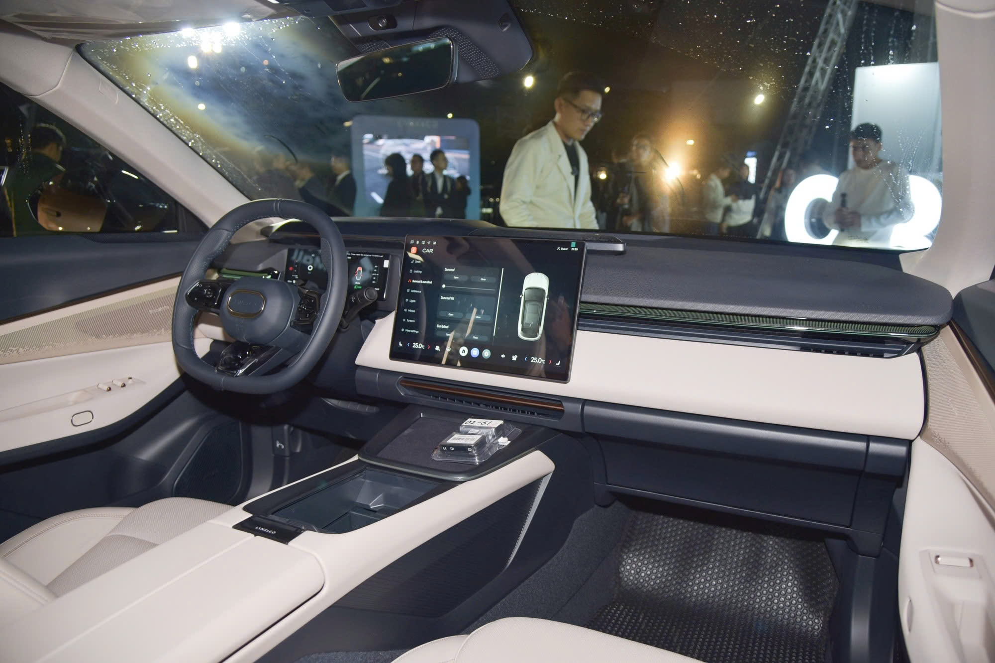 Cách bán Lynk & Co 08 cho người Việt: ‘Hãy kể kính không viền, gương chiếu hậu đặc biệt theo cách này’- Ảnh 4. Cách bán Lynk & Co 08 cho người Việt: ‘Hãy kể kính không viền, gương chiếu hậu đặc biệt theo cách này’- Ảnh 4.