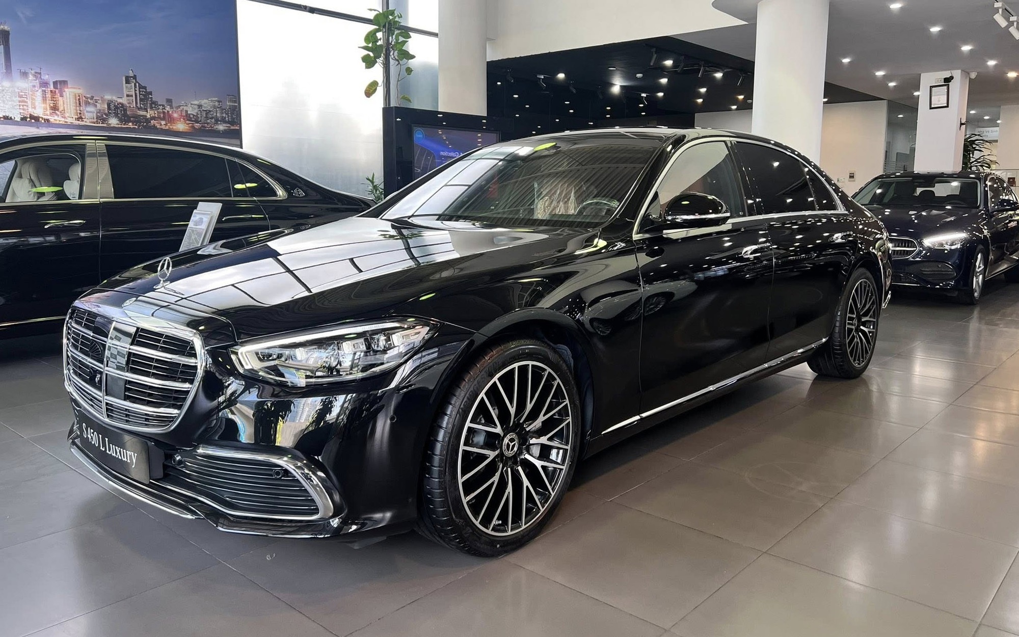 Loạt xe phải xả hàng VIN cũ, giảm giá ‘kịch sàn’ tại Việt Nam: Có mẫu giảm cả tỷ đồng, rẻ hơn cả phân khúc dưới- Ảnh 2. Loạt xe phải xả hàng VIN cũ, giảm giá ‘kịch sàn’ tại Việt Nam: Có mẫu giảm cả tỷ đồng, rẻ hơn cả phân khúc dưới- Ảnh 2.