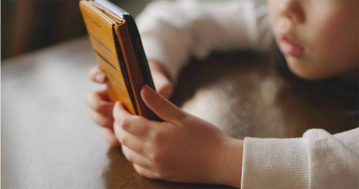 Bé gái 13 tuổi mất tích 7 ngày, được tìm thấy trốn chơi điện thoại ở nhà hoang- Ảnh 1. Bé gái 13 tuổi mất tích 7 ngày, được tìm thấy trốn chơi điện thoại ở nhà hoang- Ảnh 1.